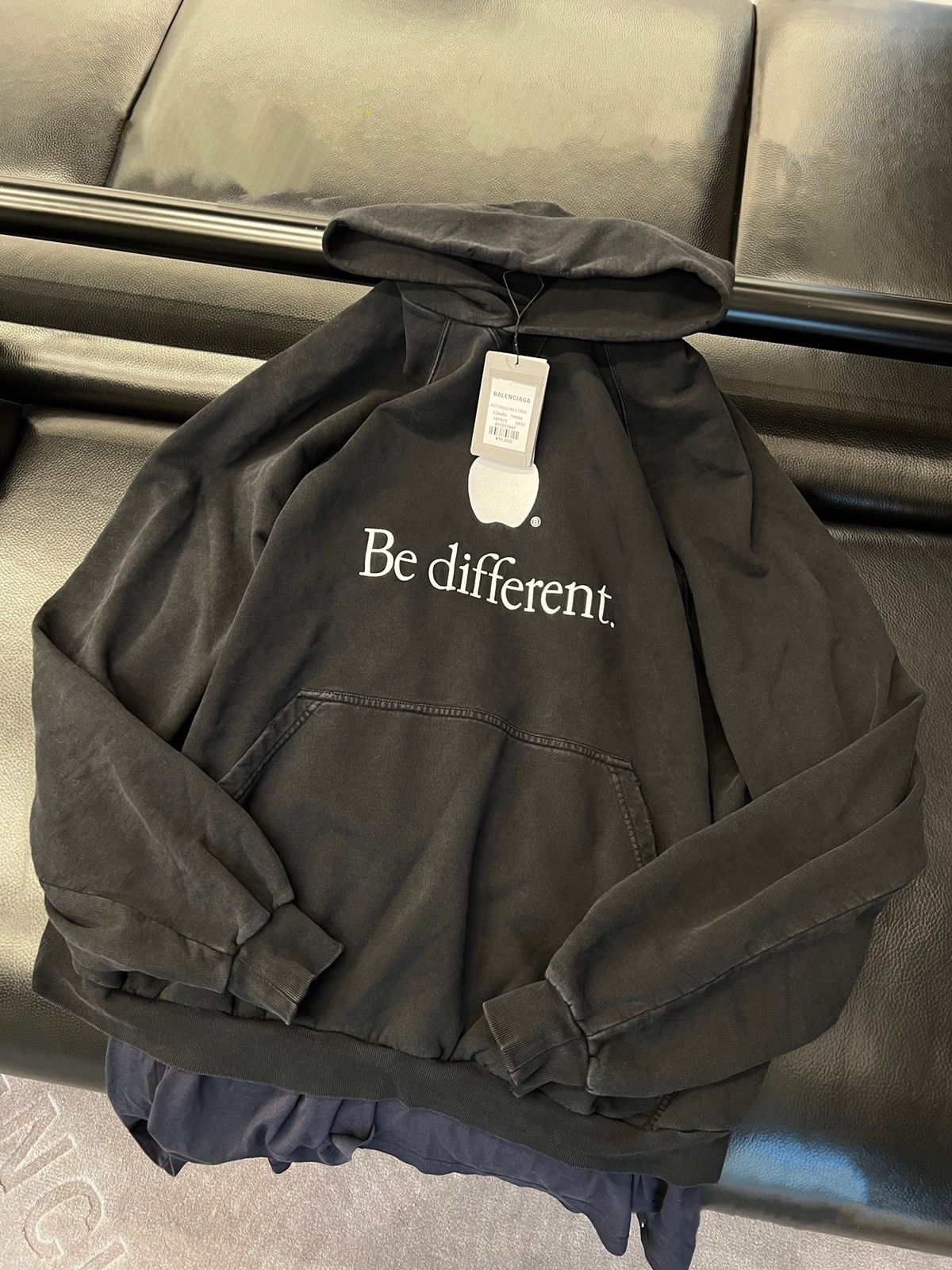 Balenciaga UNRELEASED Runway Be Different Apple 2-piece Hoodie Size US S / EU 44-46 / 1 - 5 Thumbnail