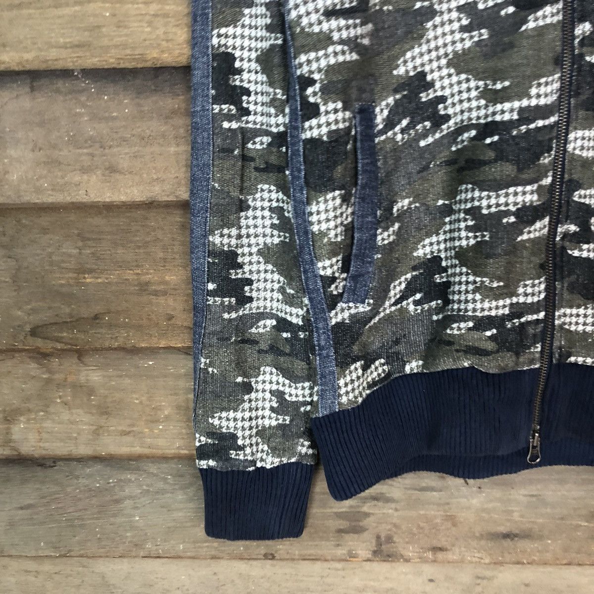 Takeo Kikuchi Takeo Kikuchi japan camo Dark Blue Sweater #046B Size US S / EU 44-46 / 1 - 6 Thumbnail