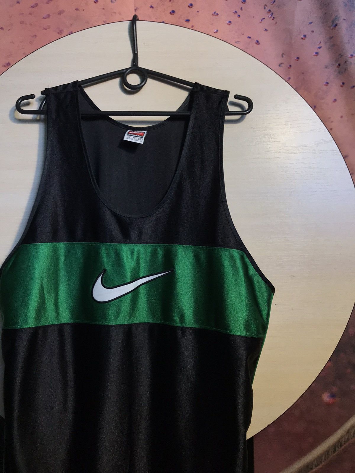 Nike Vintage Nike streetwear centre logo tee Size US XL / EU 56 / 4 - 1 Thumbnail