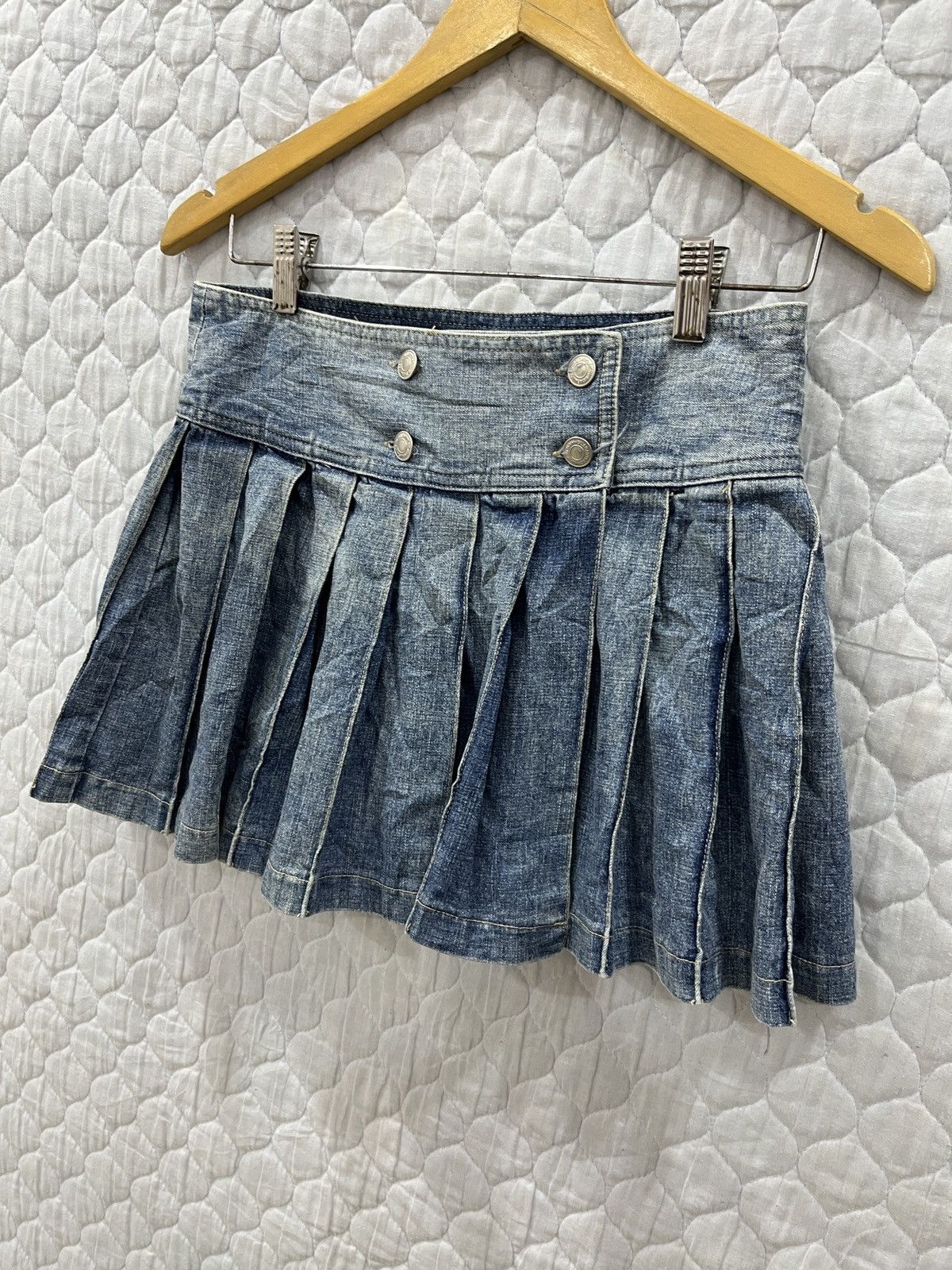Japanese Brand (Kkkk). VINTAGE UPPER FREAK PLEATED DENIM SKIRTS Size 29" - 2 Thumbnail