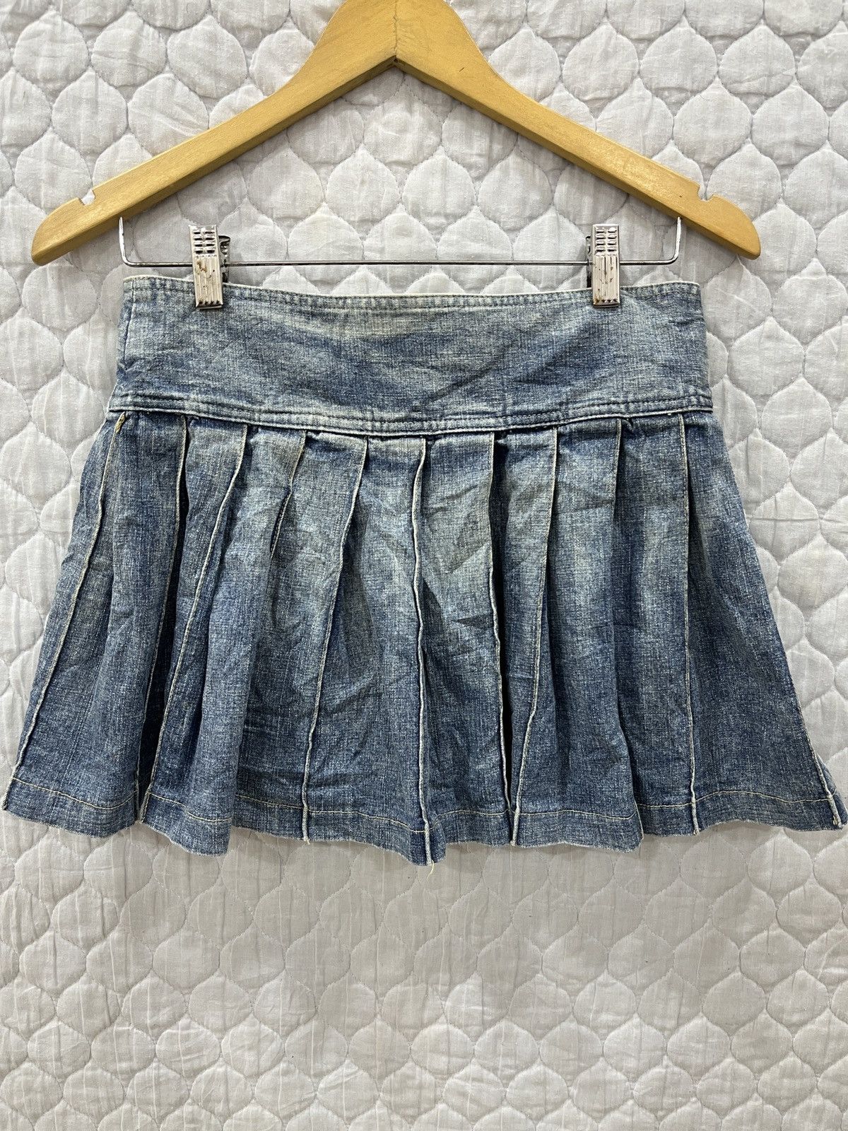 Japanese Brand (Kkkk). VINTAGE UPPER FREAK PLEATED DENIM SKIRTS Size 29" - 4 Thumbnail