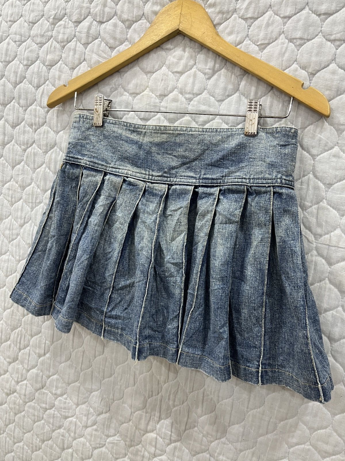 Japanese Brand (Kkkk). VINTAGE UPPER FREAK PLEATED DENIM SKIRTS Size 29" - 5 Thumbnail