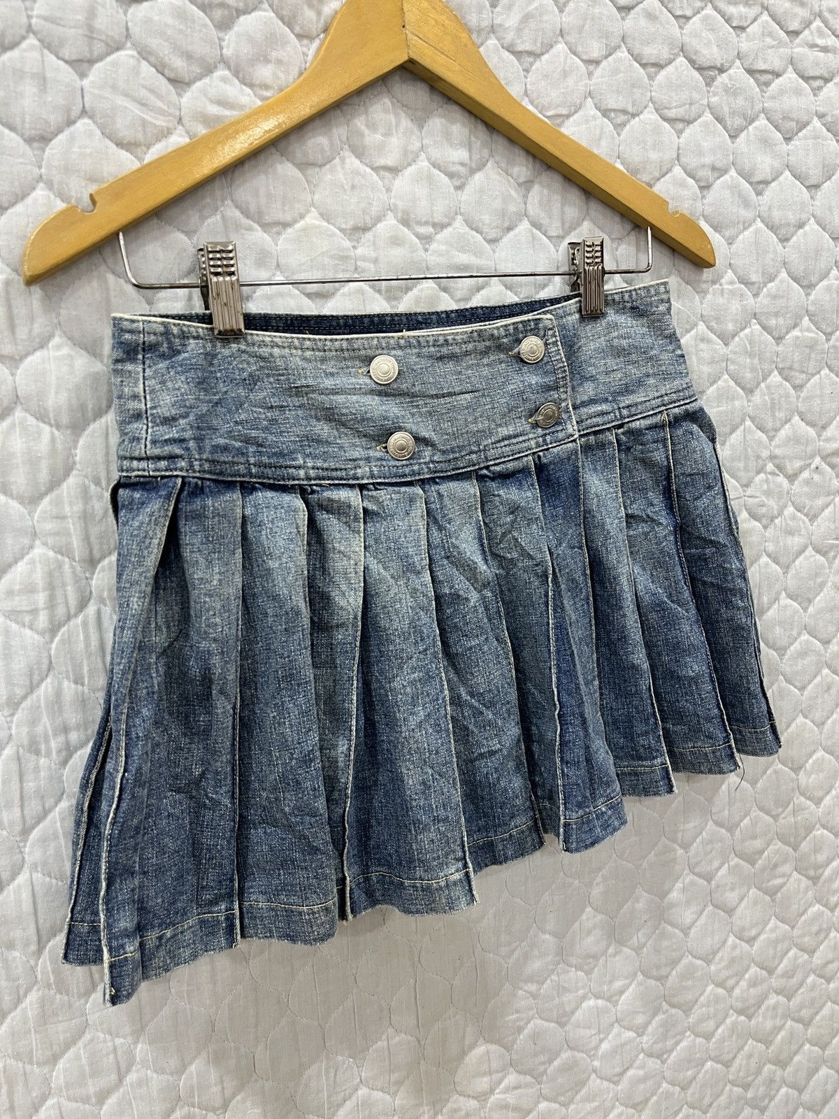 Japanese Brand (Kkkk). VINTAGE UPPER FREAK PLEATED DENIM SKIRTS Size 29" - 3 Thumbnail