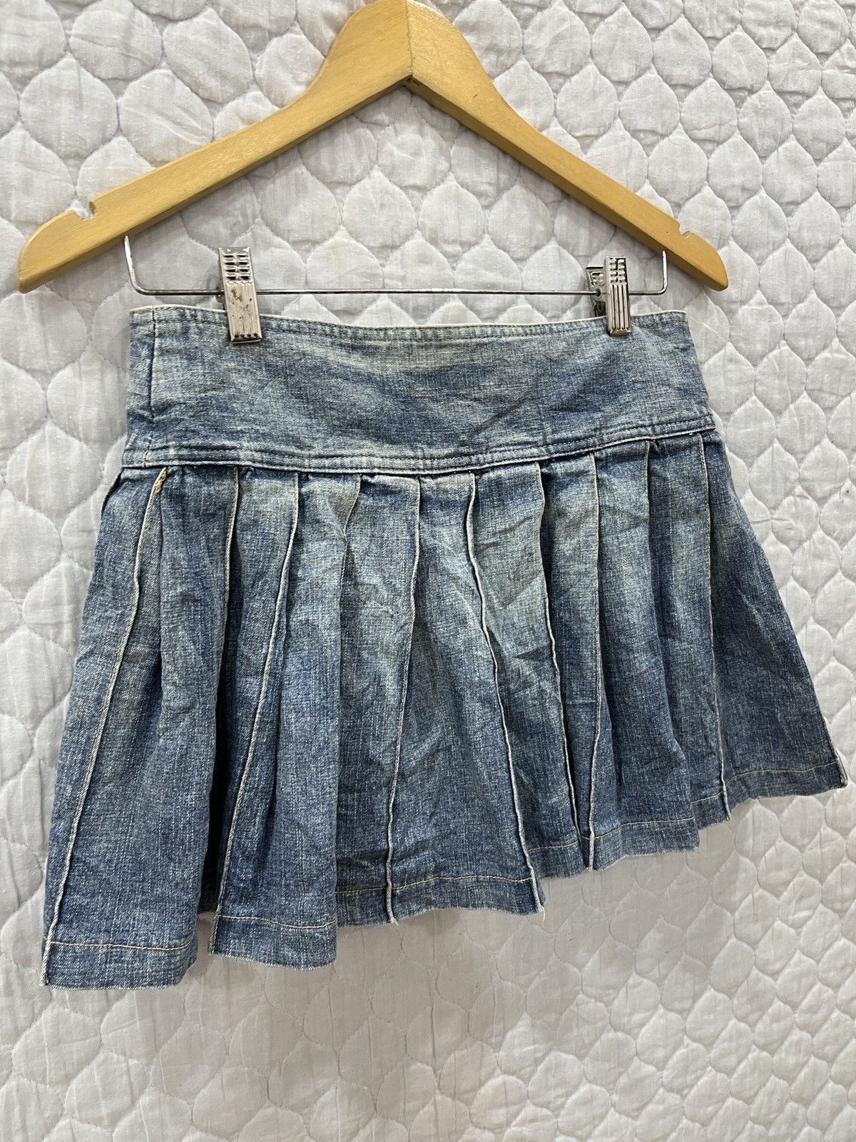Japanese Brand (Kkkk). VINTAGE UPPER FREAK PLEATED DENIM SKIRTS Size 29" - 6 Thumbnail