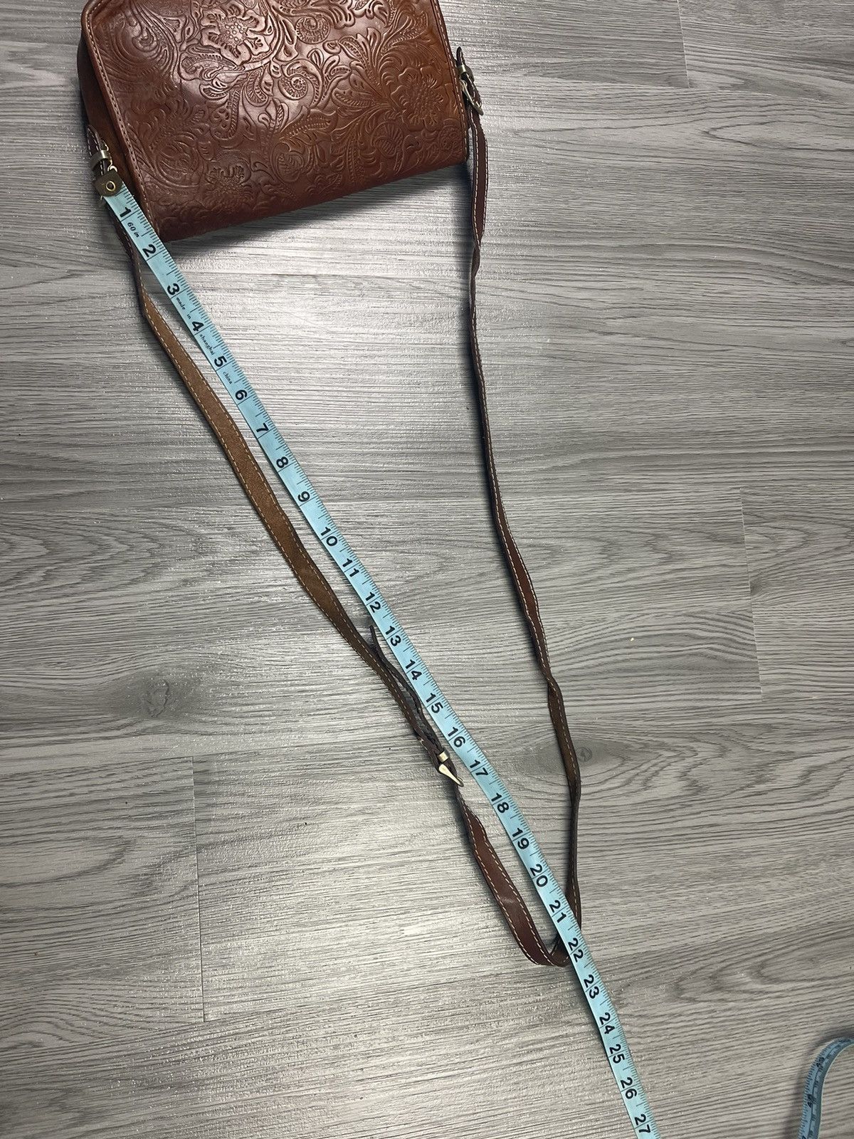Genuine Leather Unisex! Floral motif crafted leather box crossbody bag Size ONE SIZE - 16 Thumbnail
