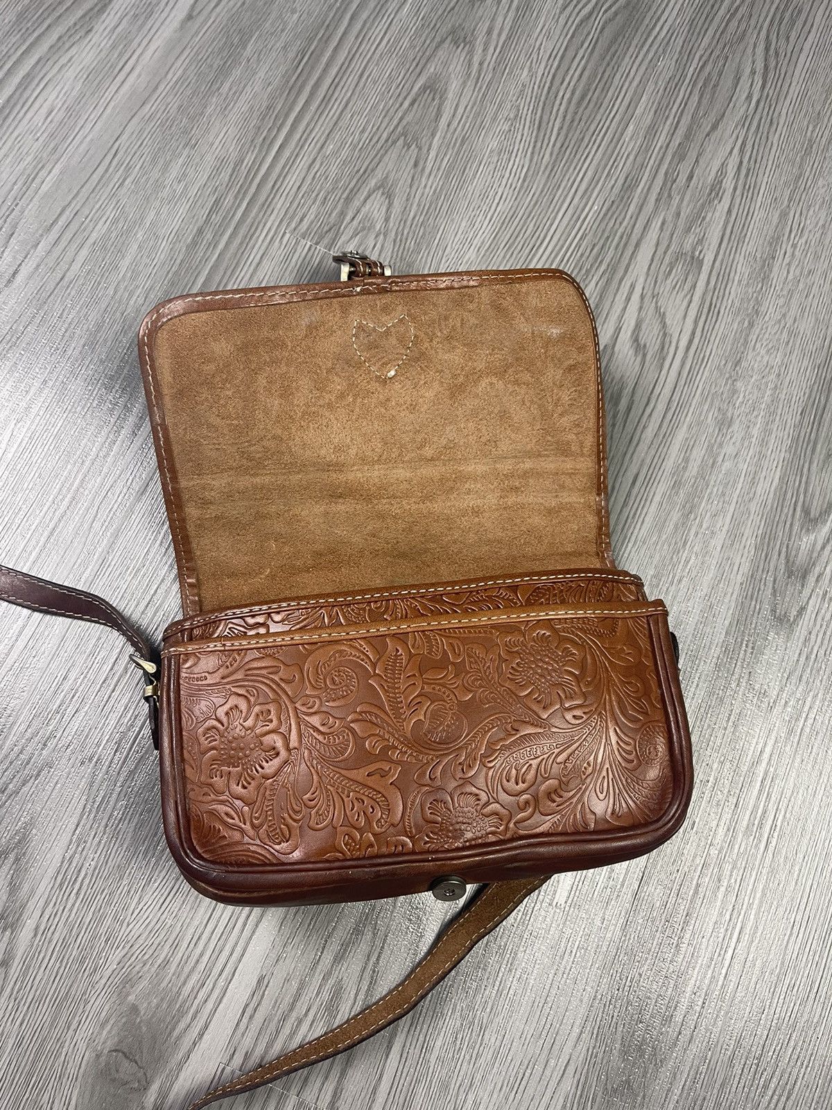 Genuine Leather Unisex! Floral motif crafted leather box crossbody bag Size ONE SIZE - 8 Thumbnail