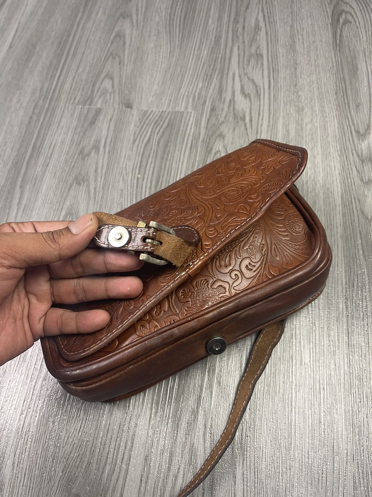 Genuine Leather Unisex! Floral motif crafted leather box crossbody bag Size ONE SIZE - 7 Thumbnail