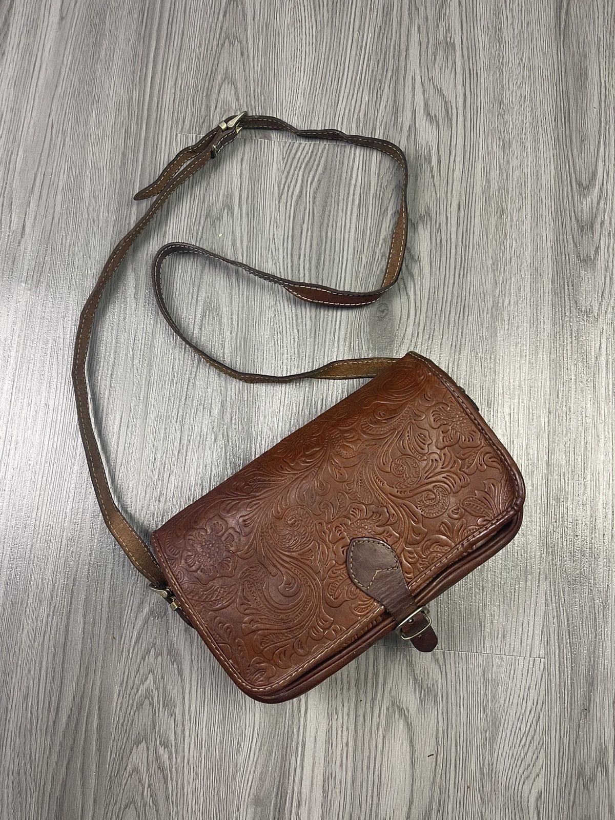 Genuine Leather Unisex! Floral motif crafted leather box crossbody bag Size ONE SIZE - 17 Thumbnail