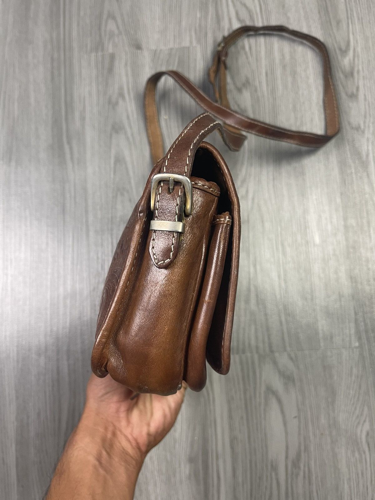 Genuine Leather Unisex! Floral motif crafted leather box crossbody bag Size ONE SIZE - 5 Thumbnail