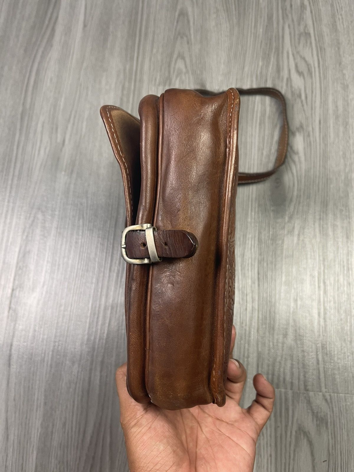 Genuine Leather Unisex! Floral motif crafted leather box crossbody bag Size ONE SIZE - 2 Thumbnail