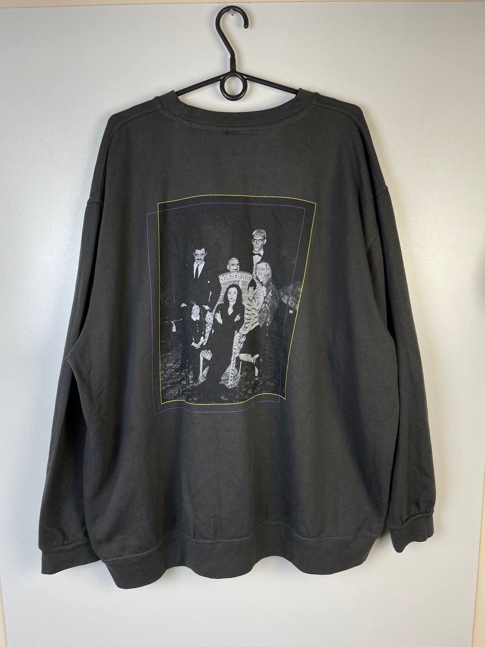 Vintage The Adams Family vintage sweatshirt size L Size US L / EU 52-54 / 3 - 3 Thumbnail