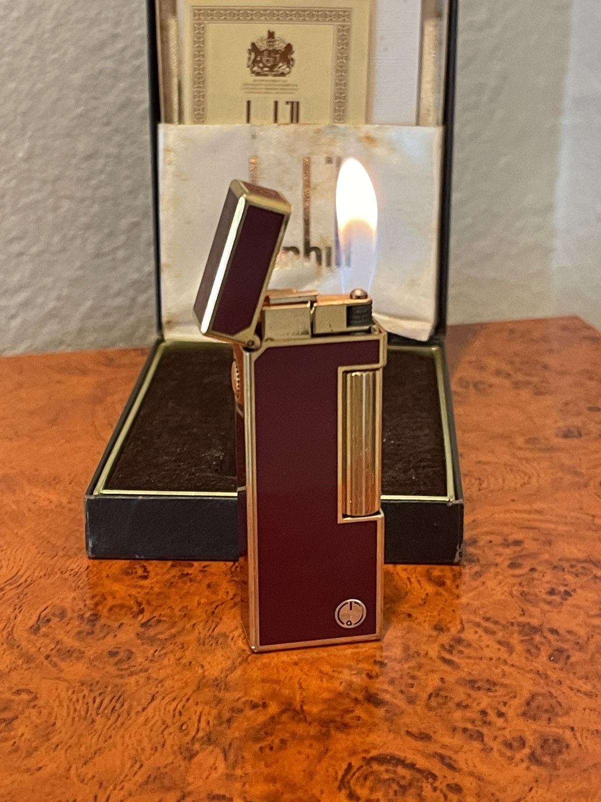 Alfred Dunhill SOLD Dunhill rollagas lighter-red lacquer/gold trim ...