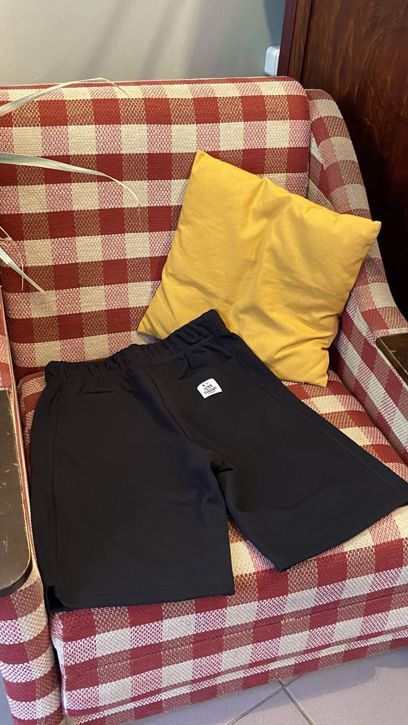 Other Streetwear shorts basic black ulika unknwnn Size US 34 / EU 50 - 24 Thumbnail