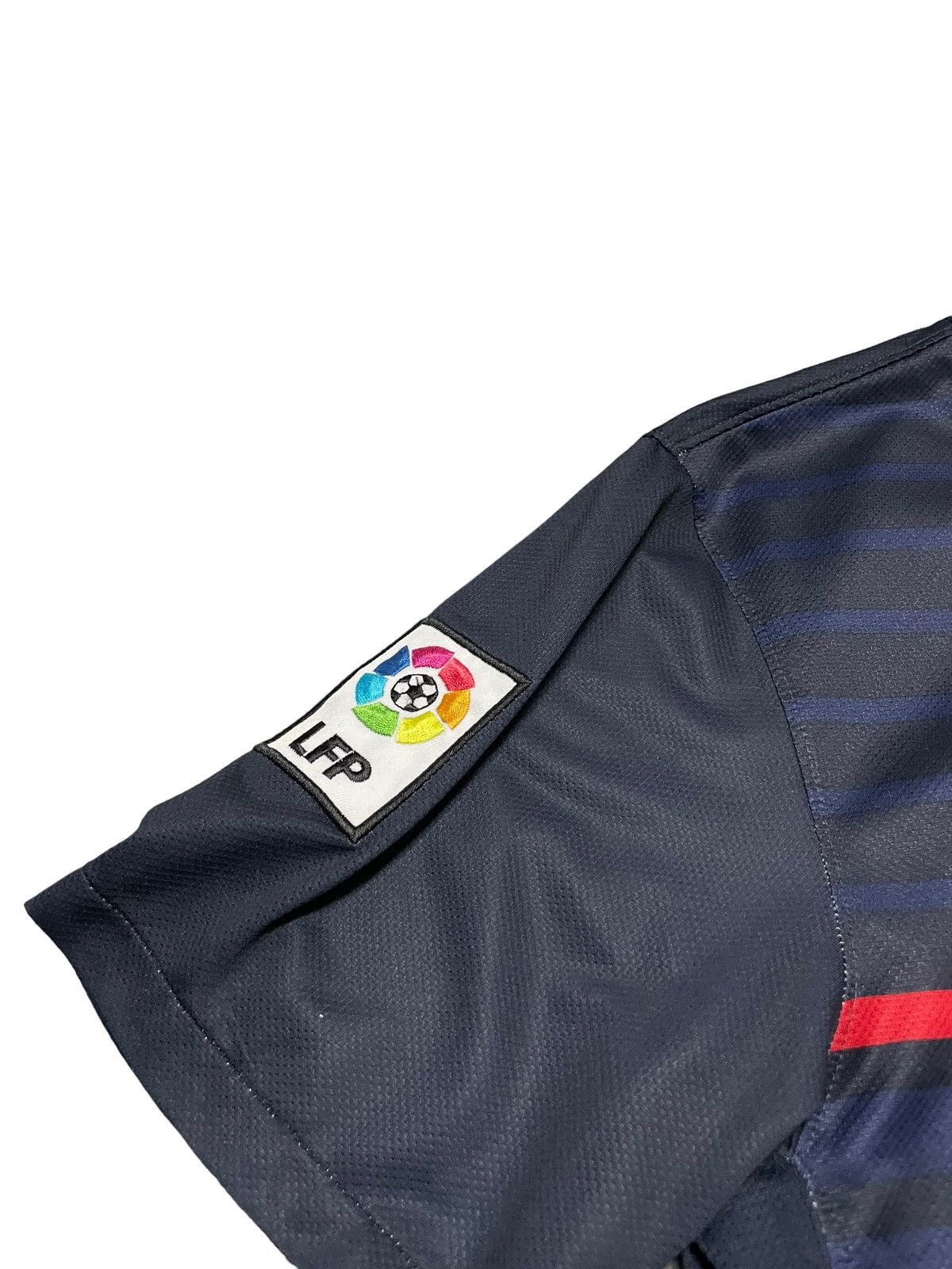 Nike Atletico Madrid 2011-2012 home Nike Jersey Size US M / EU 48-50 / 2 - 3 Thumbnail