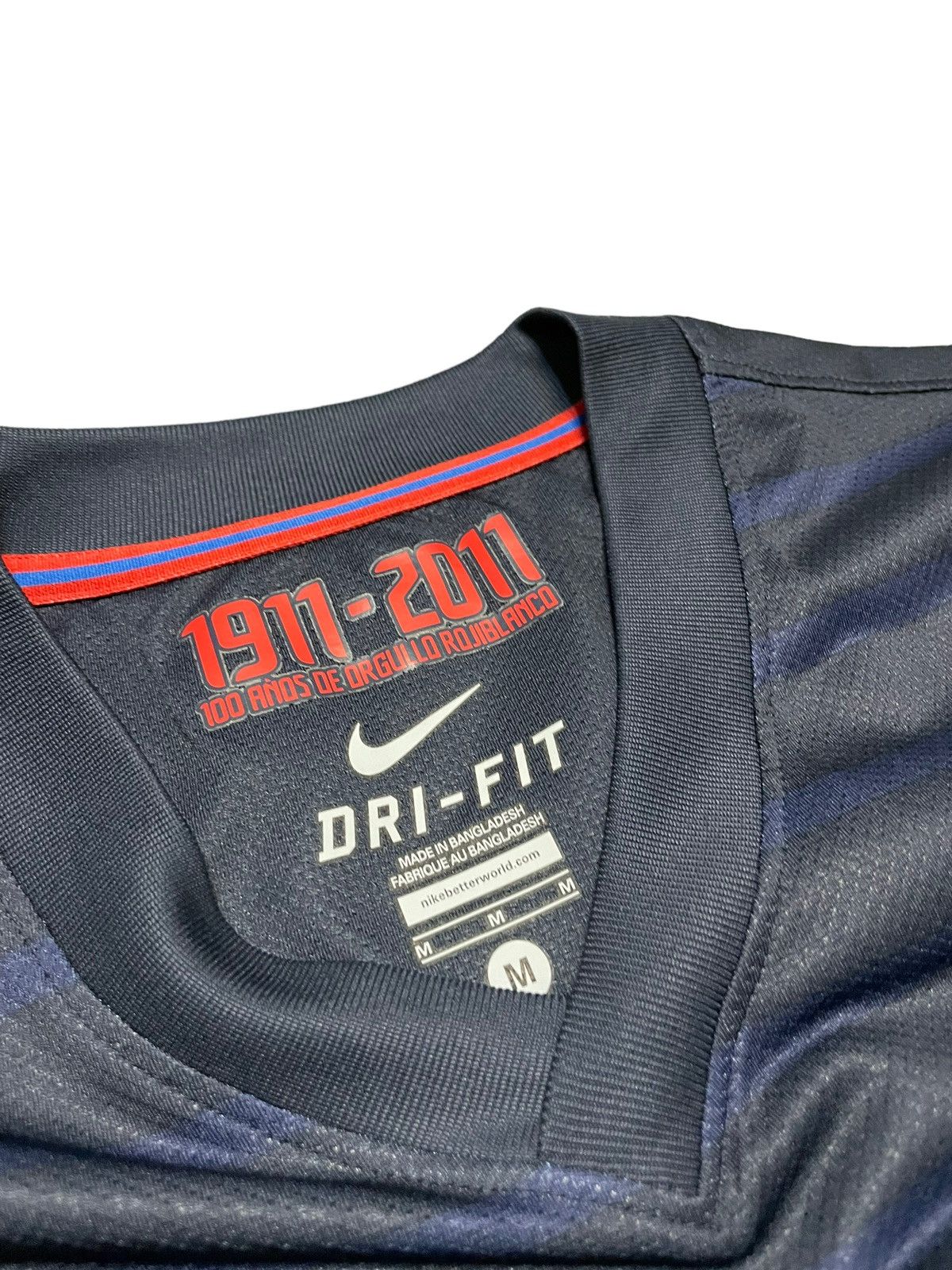 Nike Atletico Madrid 2011-2012 home Nike Jersey Size US M / EU 48-50 / 2 - 4 Thumbnail