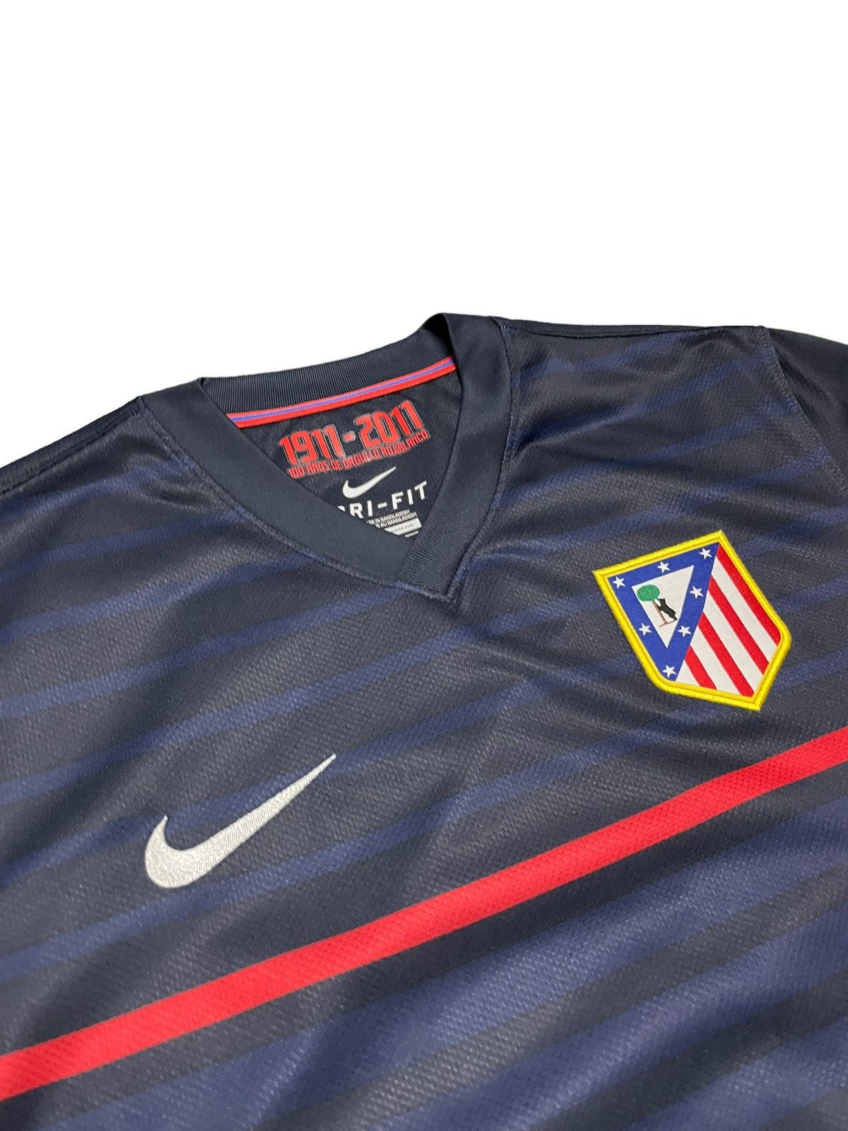 Nike Atletico Madrid 2011-2012 home Nike Jersey Size US M / EU 48-50 / 2 - 2 Thumbnail