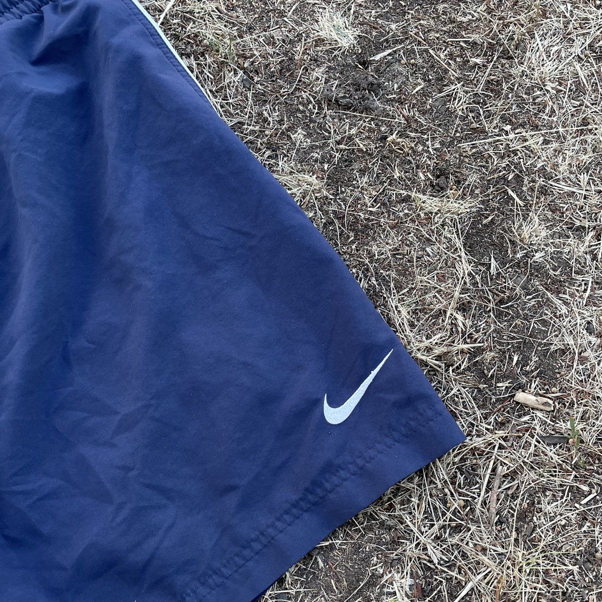 Vintage Vintage Nike Swoosh Shorts Y2K Streetwear Skate Wide Leg 35 Size US 35 - 3 Thumbnail