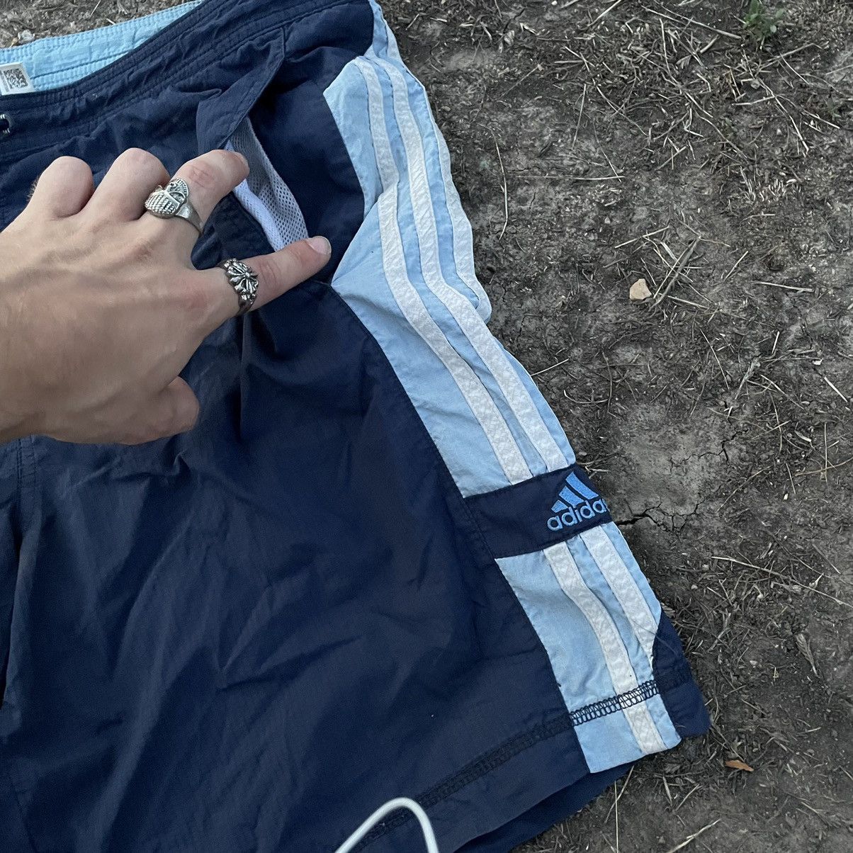 Vintage Vintage 90s Adidas Baggy Nylon Cargo Shorts Navy Faded 34 Size US 34 / EU 50 - 3 Thumbnail