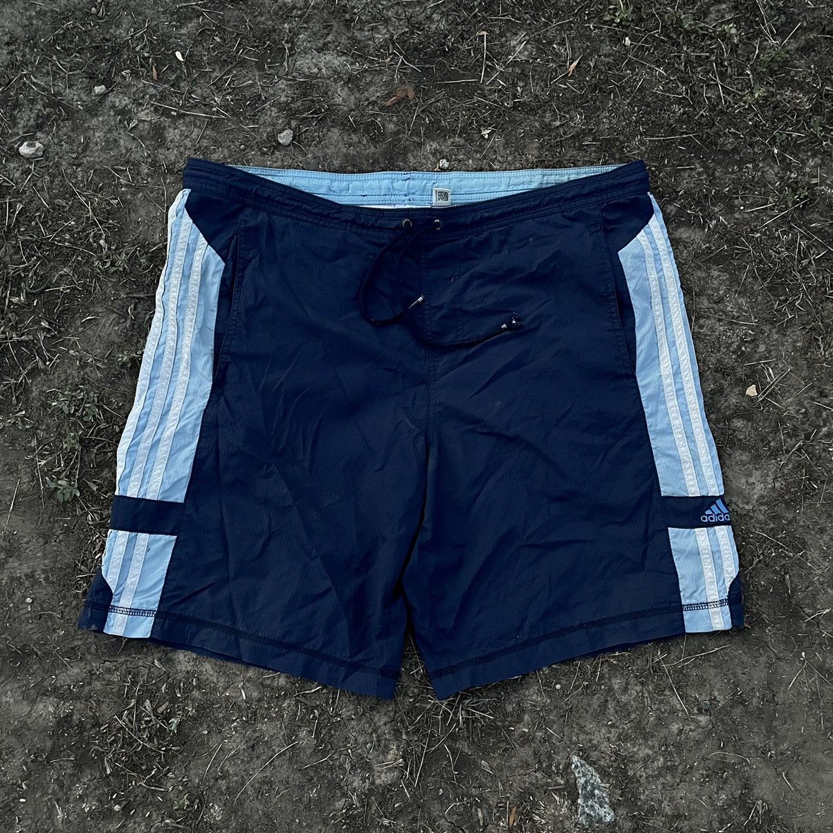 Vintage Vintage 90s Adidas Baggy Nylon Cargo Shorts Navy Faded 34 Size US 34 / EU 50 - 1 Thumbnail