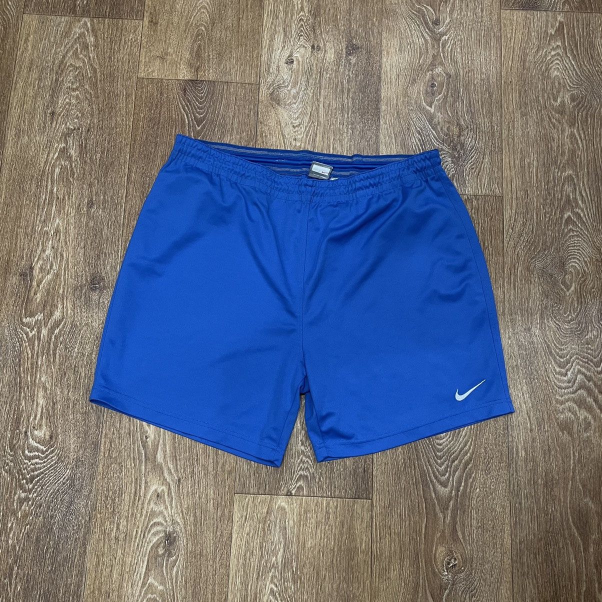 Nike Vintage Nike shorts streetwear swoosh casual y2k size L Size US 34 / EU 50 - 1 Thumbnail