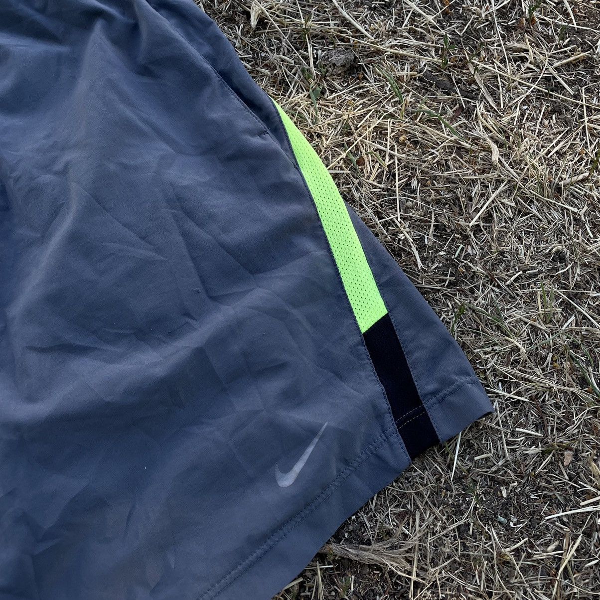 Nike Vintage Y2K Drill Nike Swoosh Logo Shorts Streetwear Size l Size US 34 / EU 50 - 4 Thumbnail