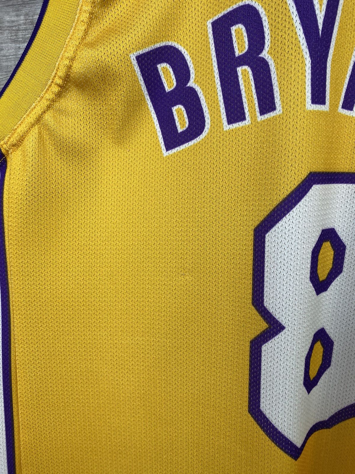Champion × NBA Champion Kobe Bryant Lakers Basketball Shirt Jersey size XL Size US XL / EU 56 / 4 - 14 Thumbnail