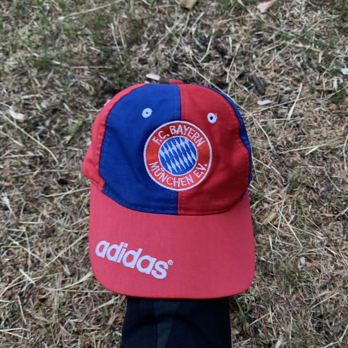 Vintage Vintage Y2K Adidas FC Bayern Munich Cap Streetwear Boxy OS Size ONE SIZE - 1 Thumbnail