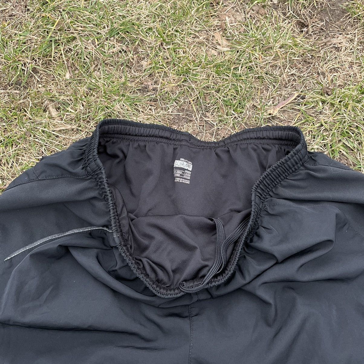 Nike Vintage Y2K Nike Swoosh Logo Shorts Sports Buymypiece 90s Size US 34 / EU 50 - 5 Thumbnail