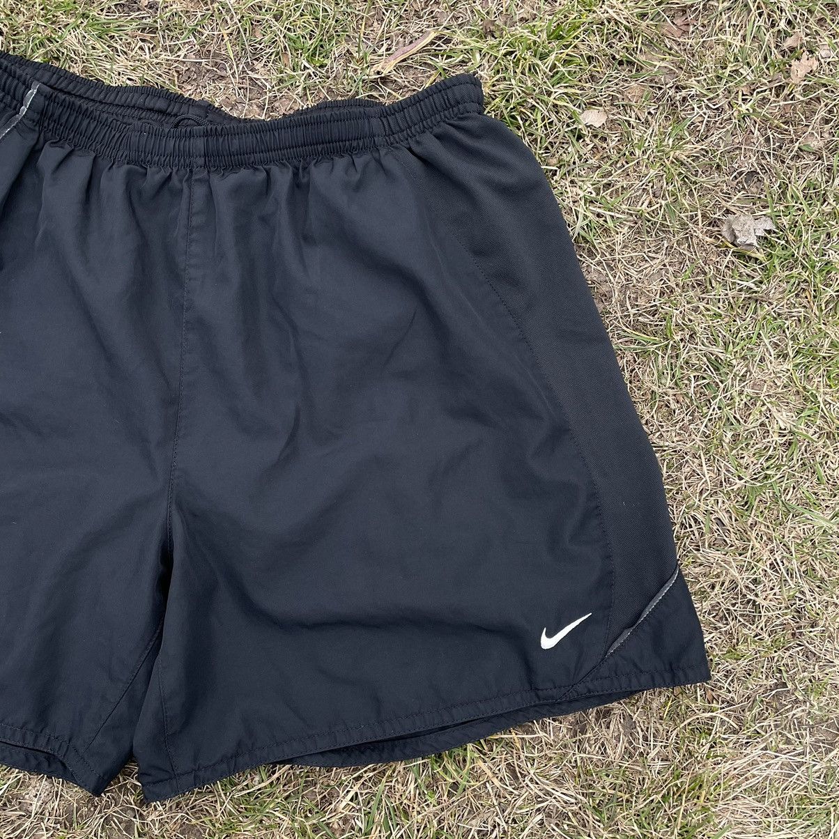 Nike Vintage Y2K Nike Swoosh Logo Shorts Sports Buymypiece 90s Size US 34 / EU 50 - 3 Thumbnail