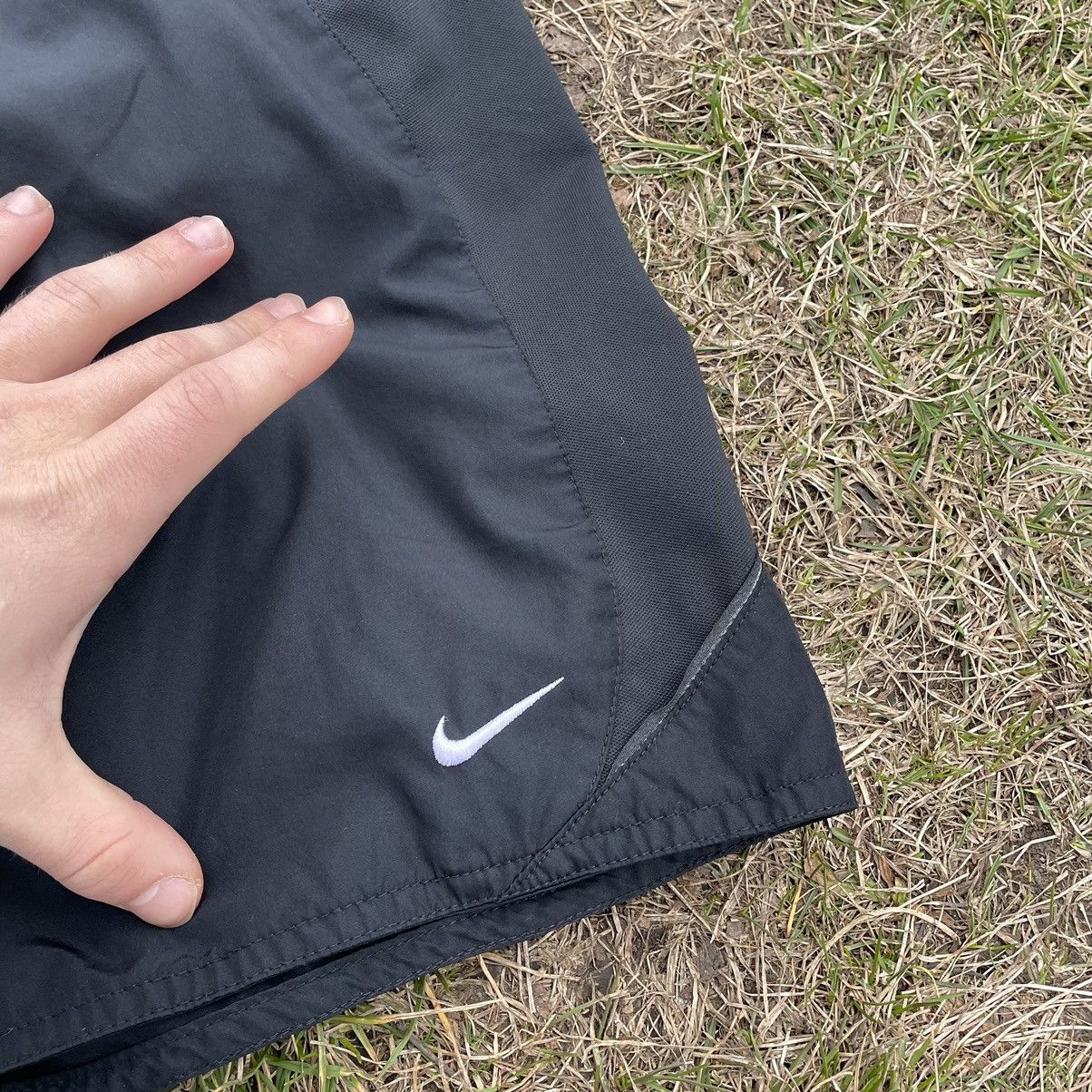 Nike Vintage Y2K Nike Swoosh Logo Shorts Sports Buymypiece 90s Size US 34 / EU 50 - 4 Thumbnail