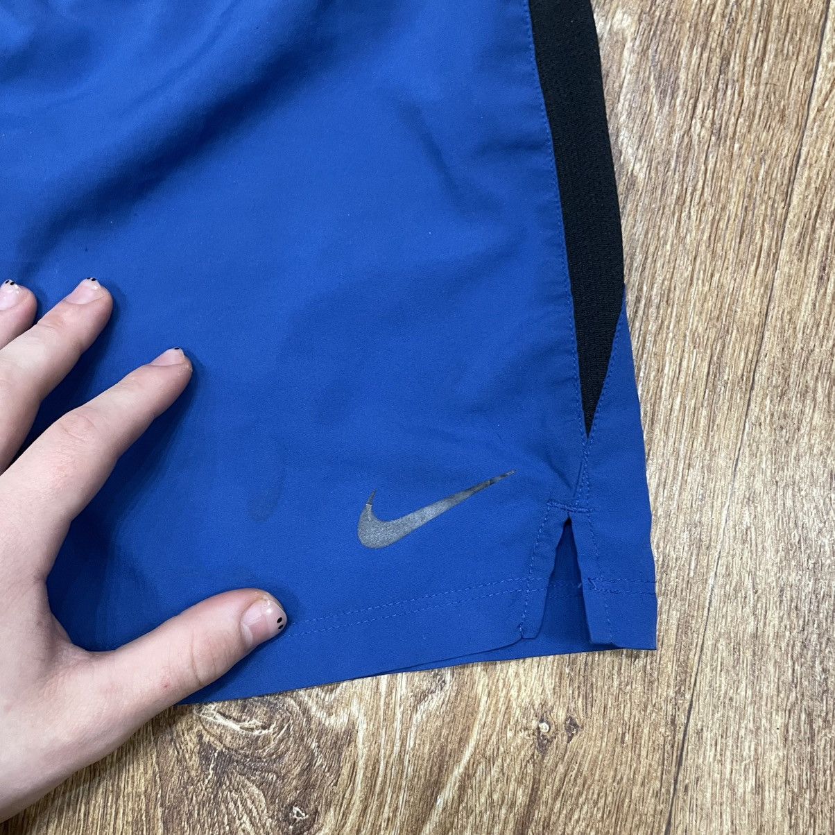 Vintage Y2K Nike Swoosh Shorts Streetwear Casual Blue Distressed M Size US 32 / EU 48 - 3 Thumbnail