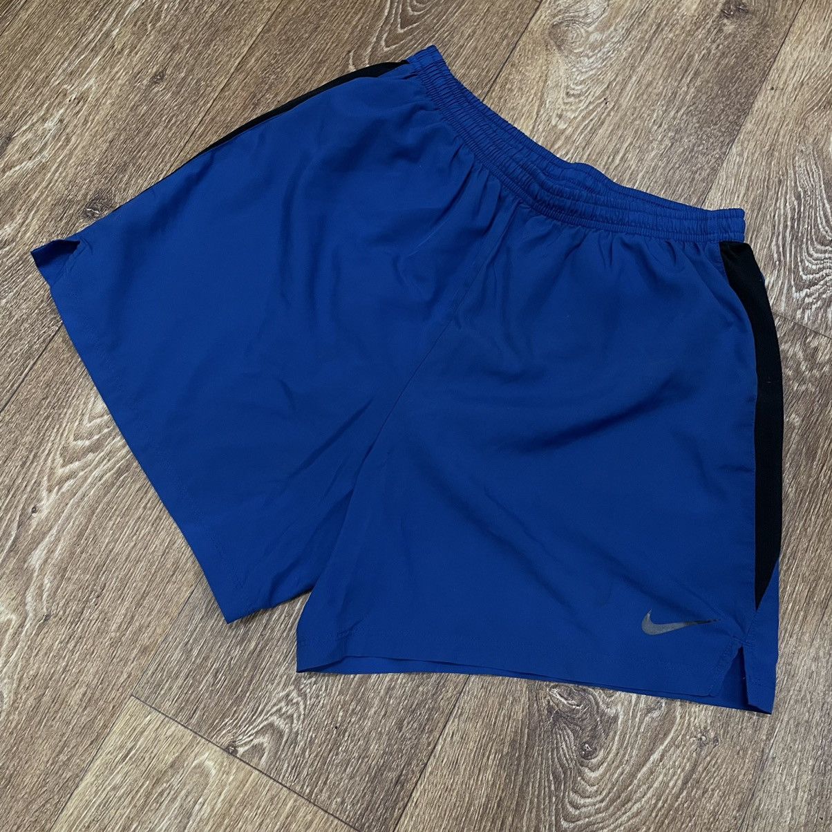 Vintage Y2K Nike Swoosh Shorts Streetwear Casual Blue Distressed M Size US 32 / EU 48 - 2 Thumbnail