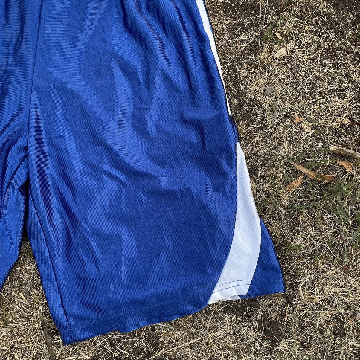 Vintage Vintage Y2K Adidas Baggy Box Logo Shorts Streetwear Faded 36 Size US 36 / EU 52 - 2 Thumbnail