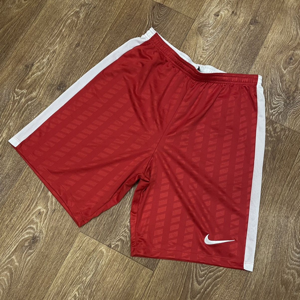 Nike Vintage Nike shorts streetwear swoosh casual y2k size M Size US 32 / EU 48 - 2 Thumbnail