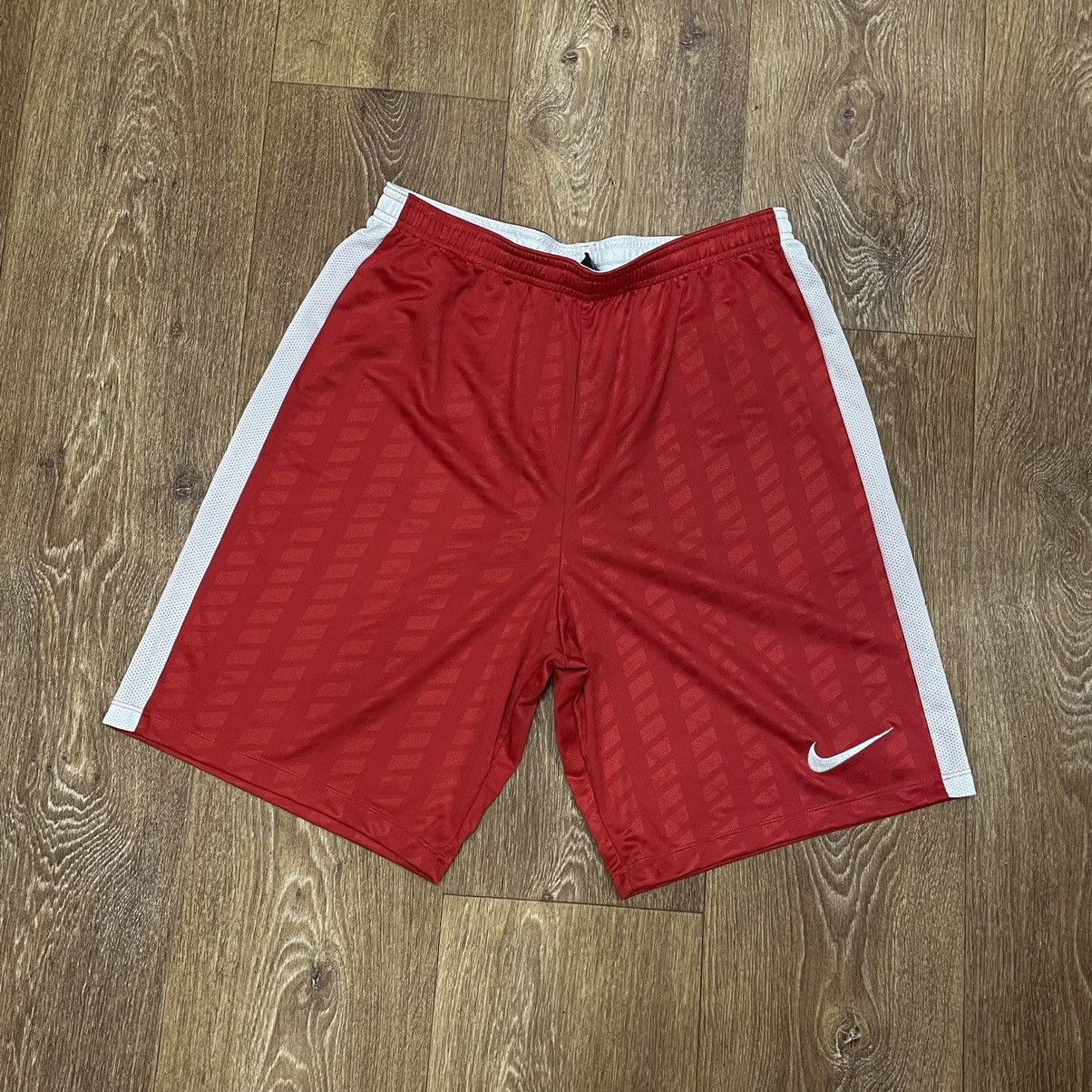 Nike Vintage Nike shorts streetwear swoosh casual y2k size M Size US 32 / EU 48 - 1 Thumbnail
