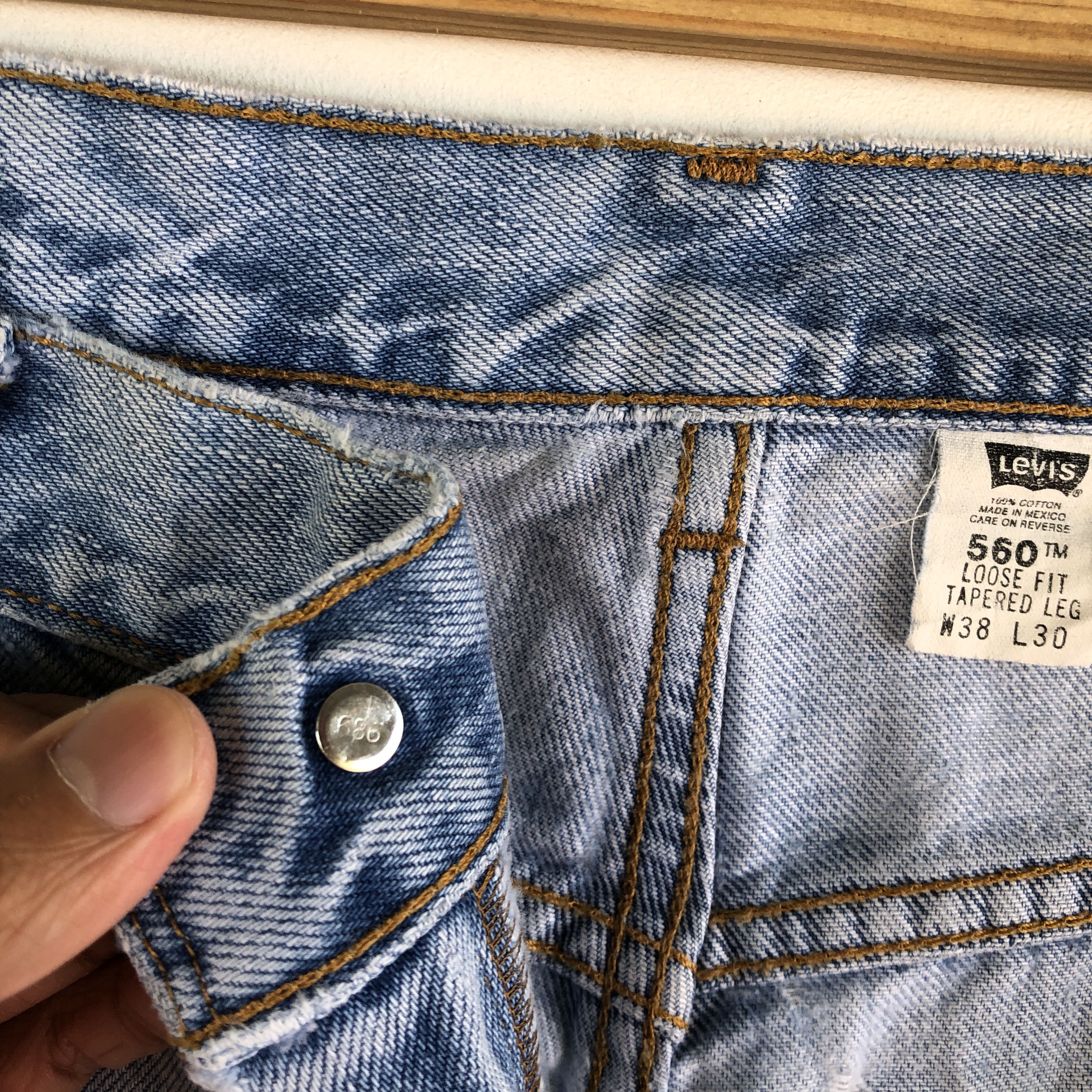 Levi's Vintage Levis 560 Faded Baggy Jeans Levi's Light Wash Denim Size US 36 / EU 52 - 7 Thumbnail