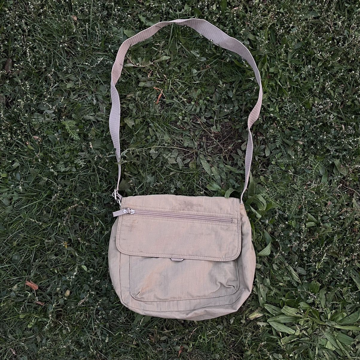 Vintage Vintage Y2K Faded Crossbody Bag Streetwear Gorpcore Boxy OS Size ONE SIZE - 1 Thumbnail
