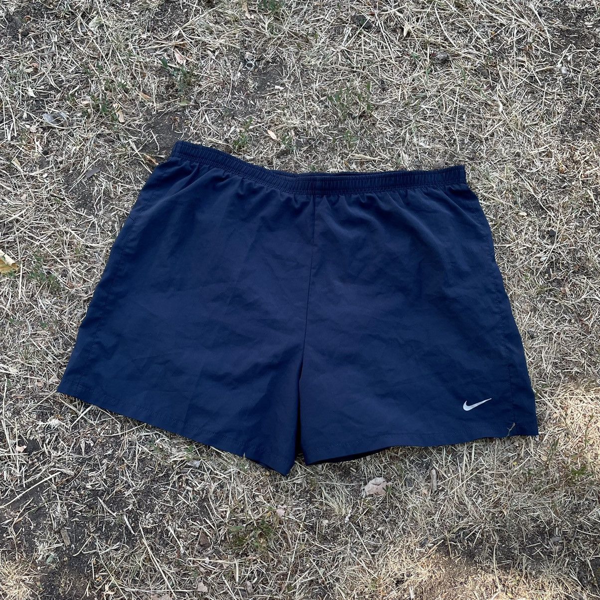 Vintage Vintage Y2K Nike Swoosh Shorts Streetwear Skate Navy Slim M Size US 32 / EU 48 - 1 Thumbnail