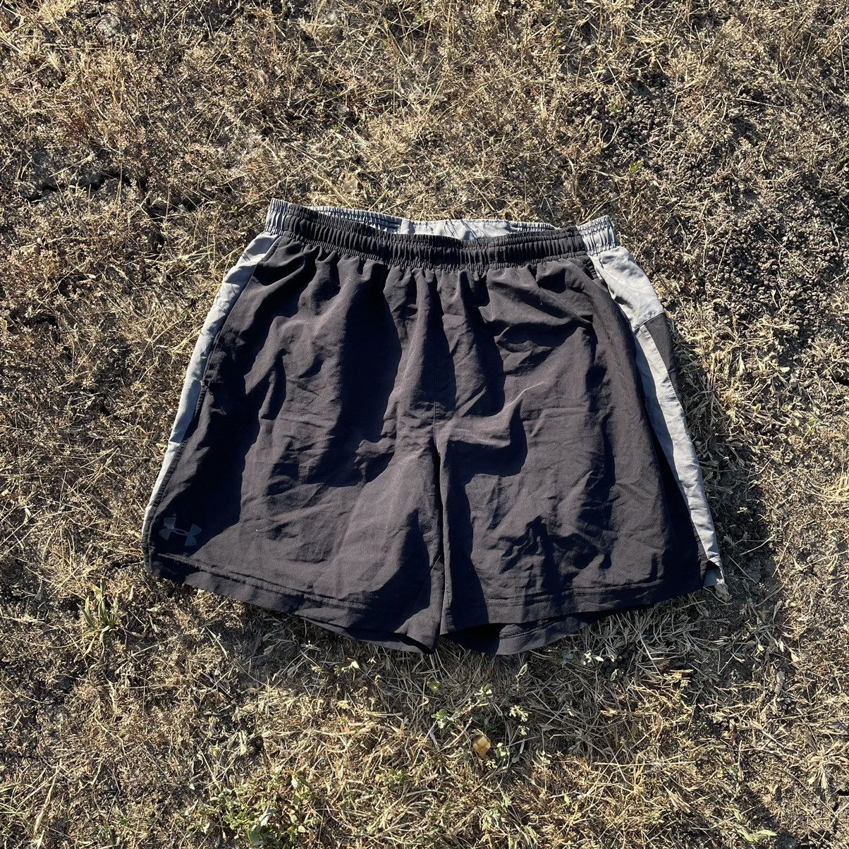 Vintage Vintage Y2K Under Armour Baggy Shorts Streetwear Bleached L Size US 32 / EU 48 - 1 Thumbnail