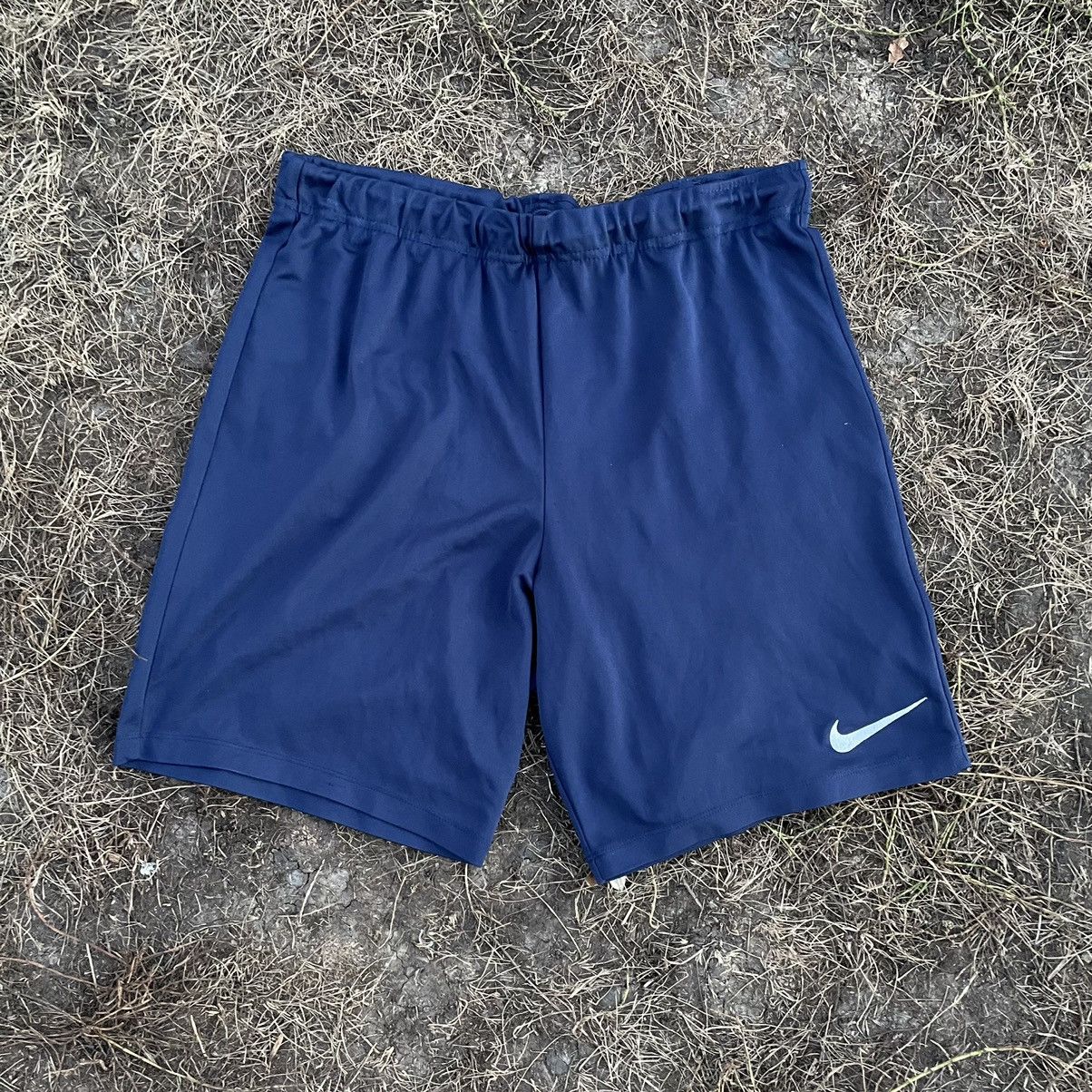 Vintage Vintage Nike Swoosh Shorts Streetwear Y2K Skate Cropped 34 Size US 34 / EU 50 - 1 Thumbnail