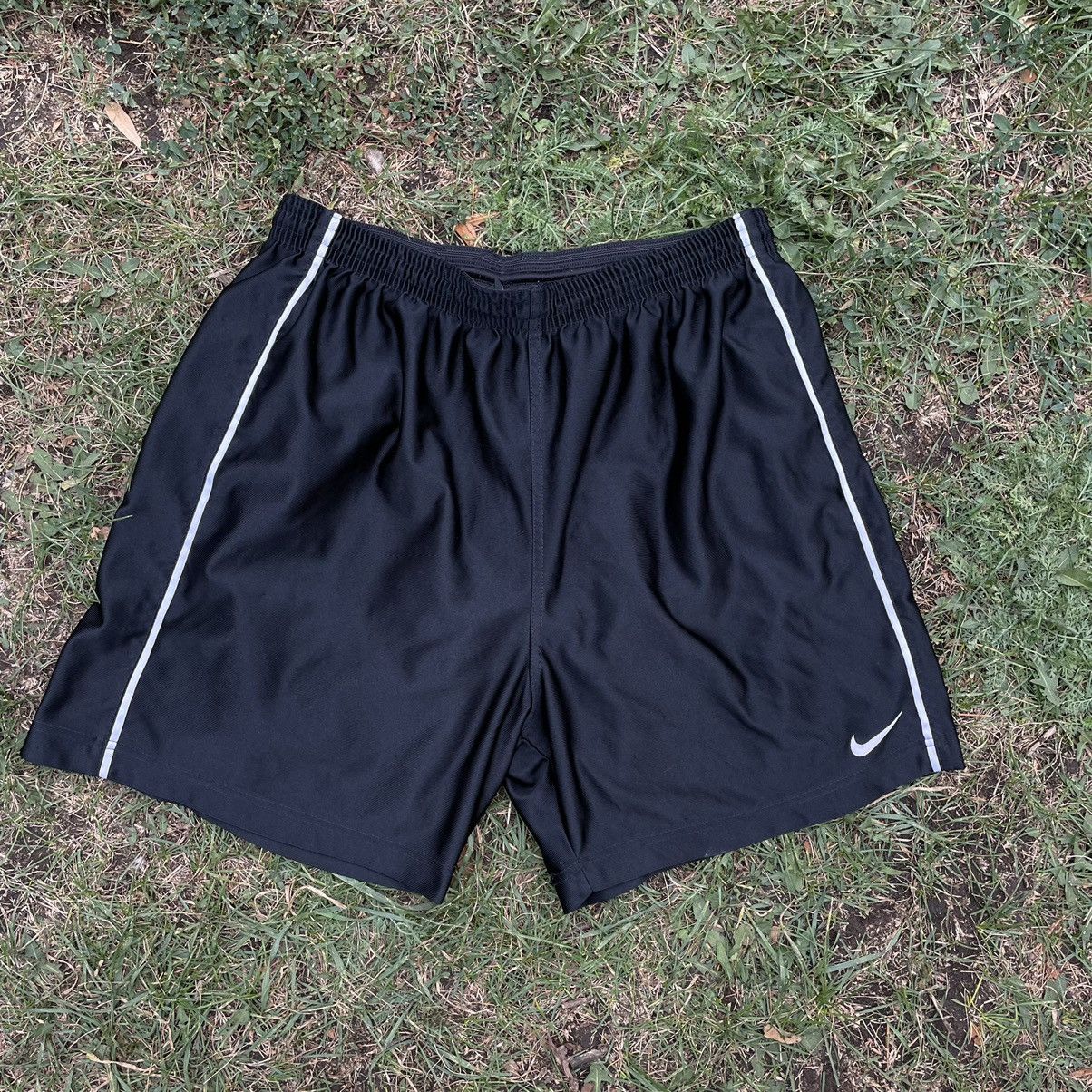Nike Vintage 90s Nike Swoosh Logo Shorts Streetwear Size US 35 - 1 Thumbnail