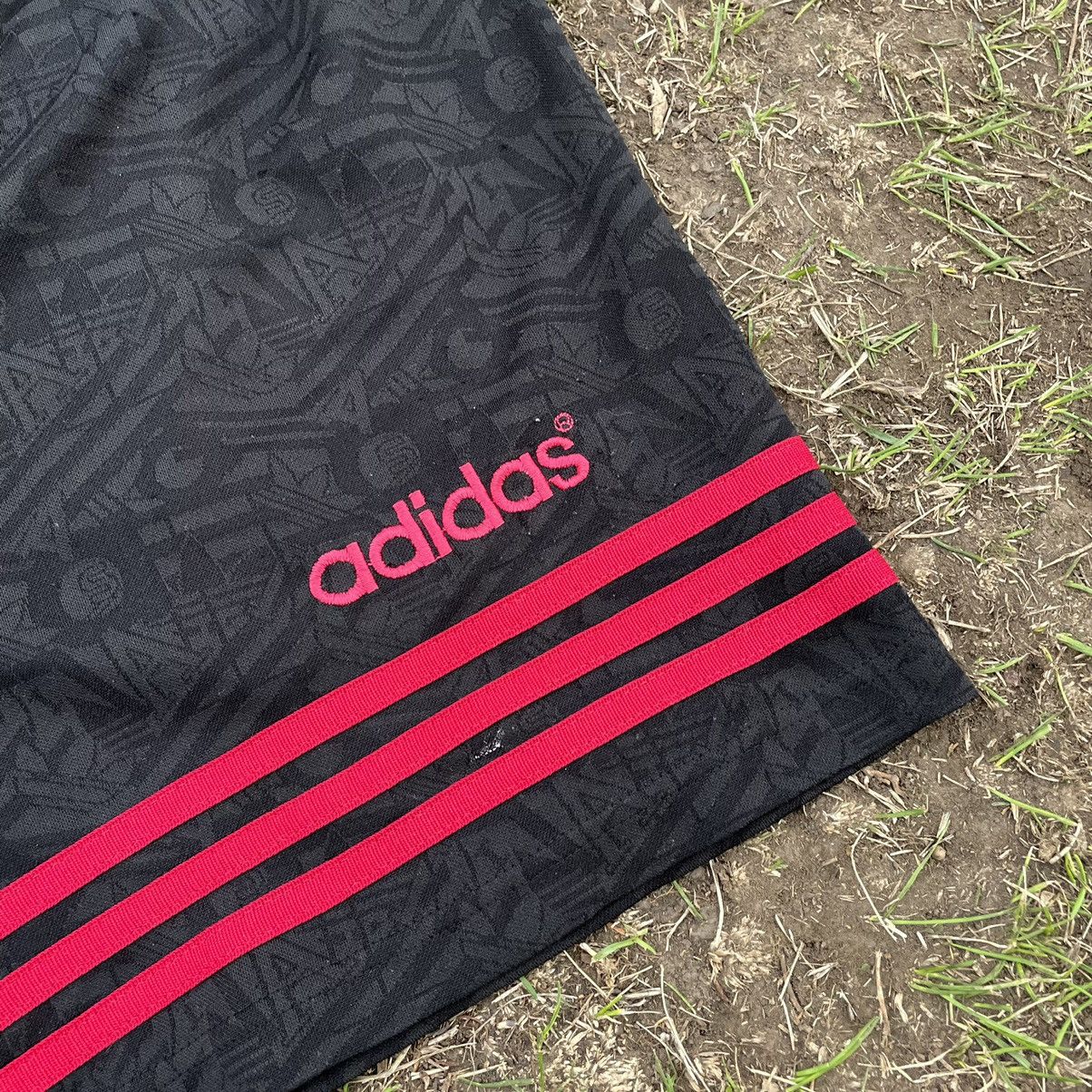Vintage Vintage 90s Adidas Striped Nylon Shorts Streetwear Indie 32 Size US 32 / EU 48 - 3 Thumbnail