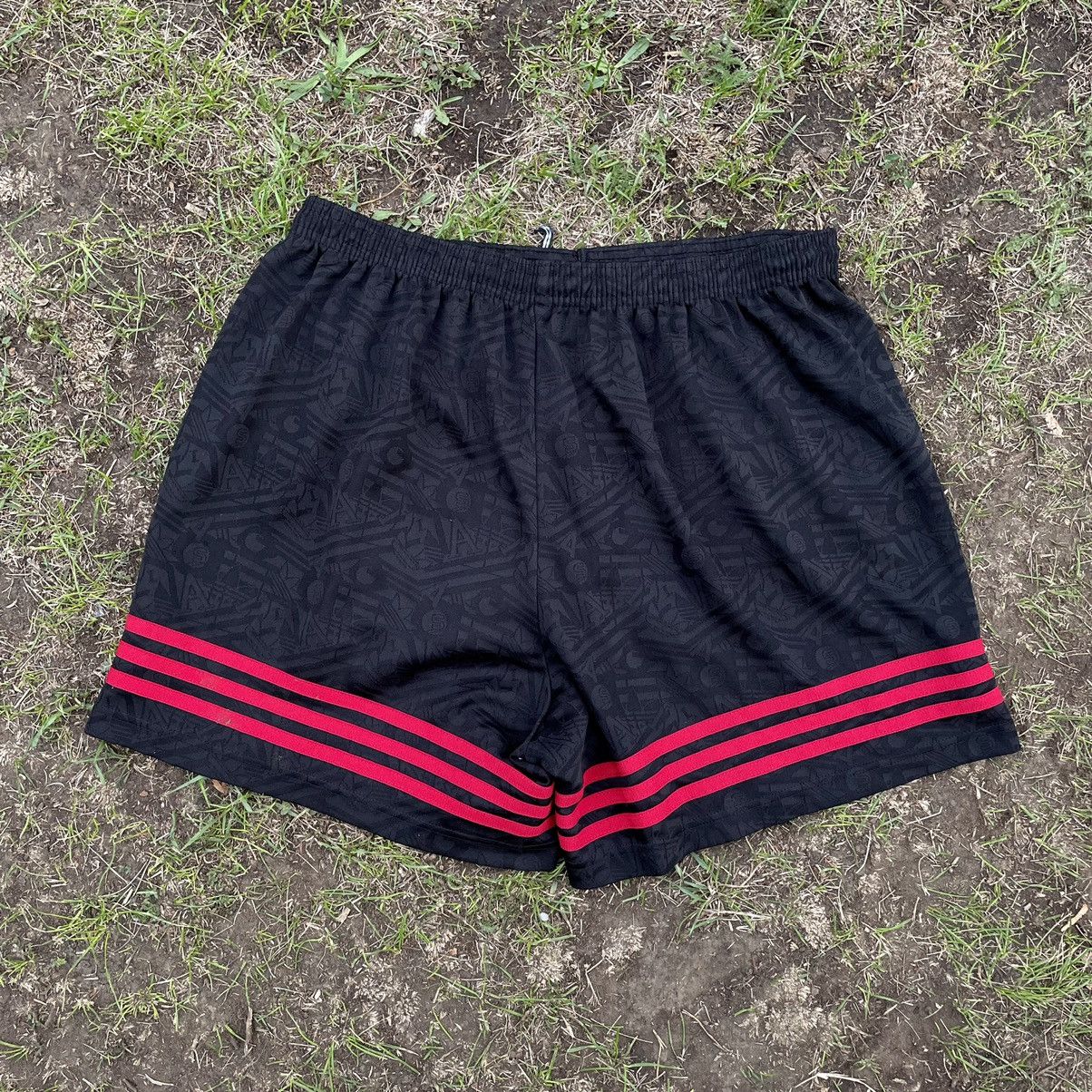 Vintage Vintage 90s Adidas Striped Nylon Shorts Streetwear Indie 32 Size US 32 / EU 48 - 5 Thumbnail