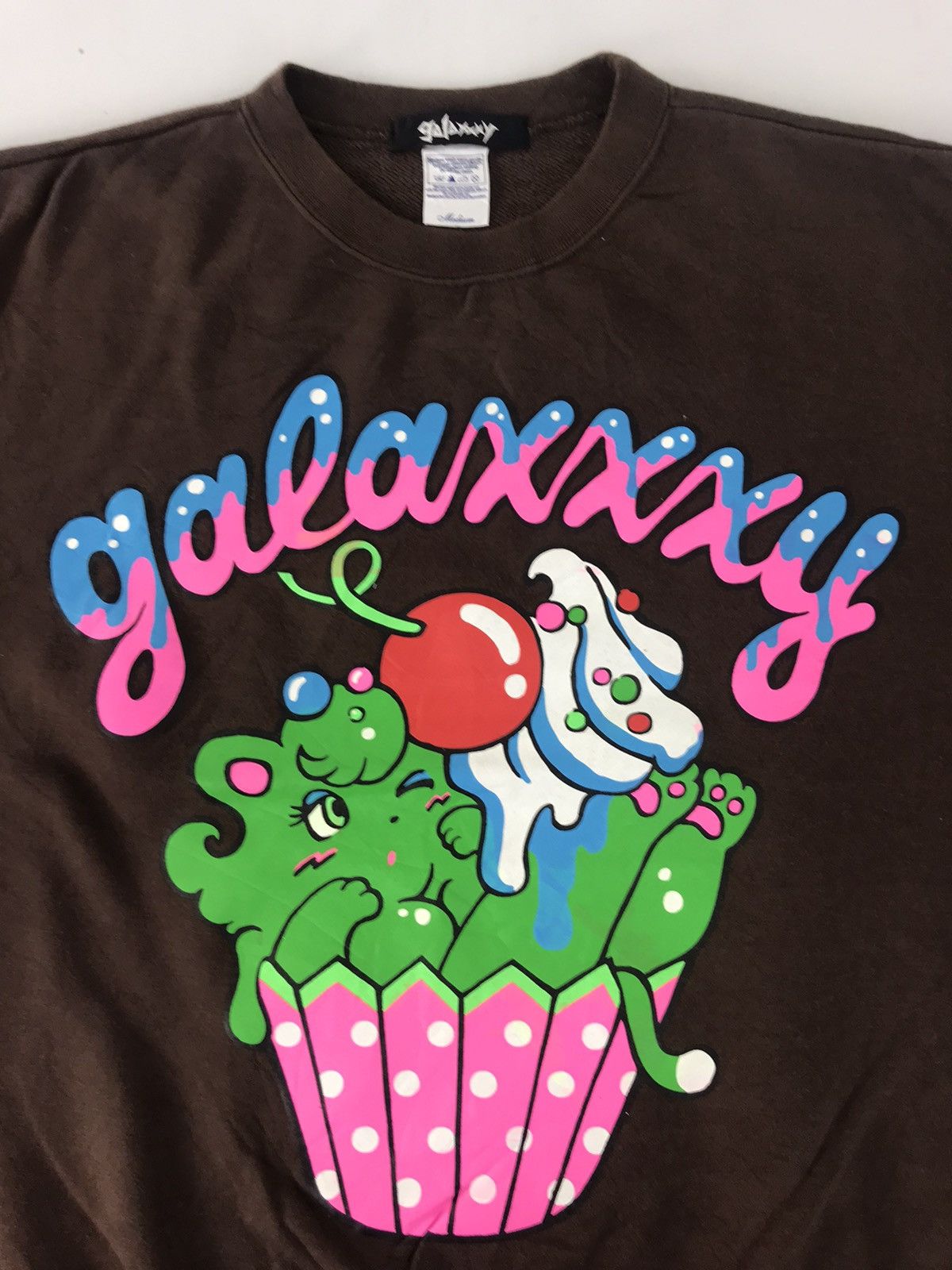 Japanese Brand × Vintage Galaxxy Cute Cupcake Crewneck Pull Over Sweatshirt Fashion Size US XL / EU 56 / 4 - 4 Thumbnail