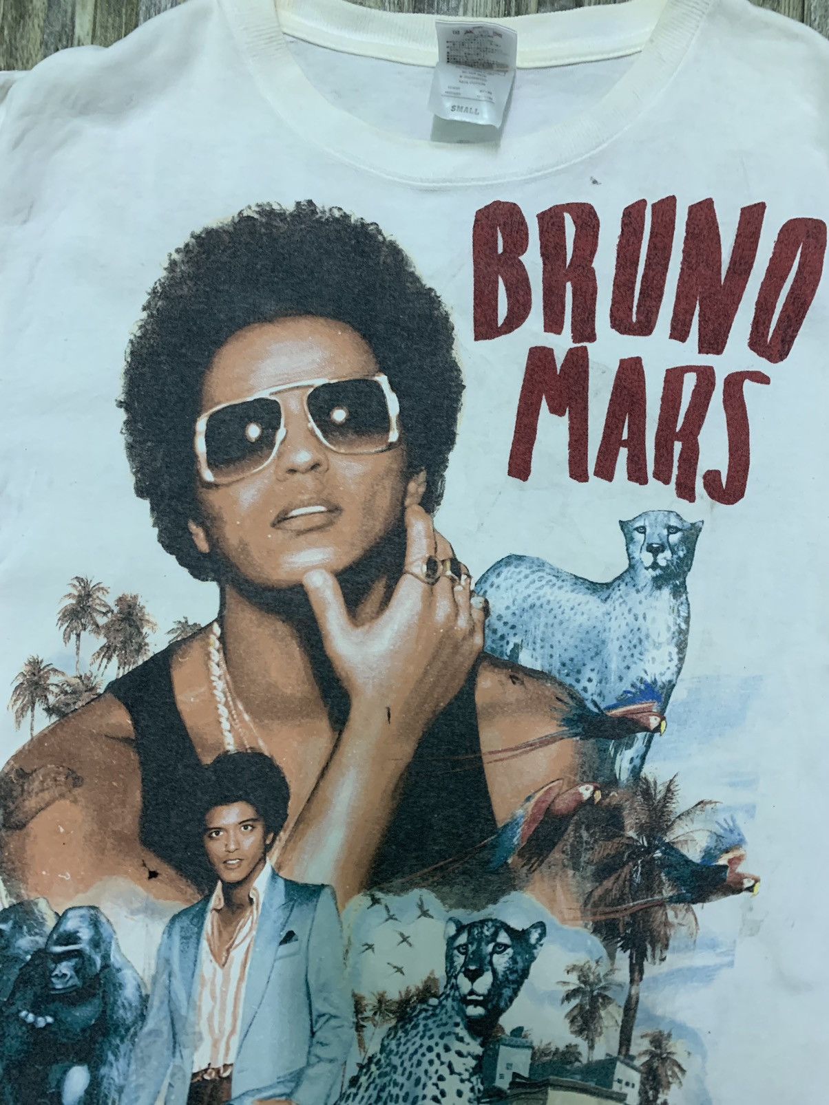 Band Tees × Vintage Bruno Mars The Moonshine Jungle 2013 Tour T Shirt Size US S / EU 44-46 / 1 - 3 Thumbnail