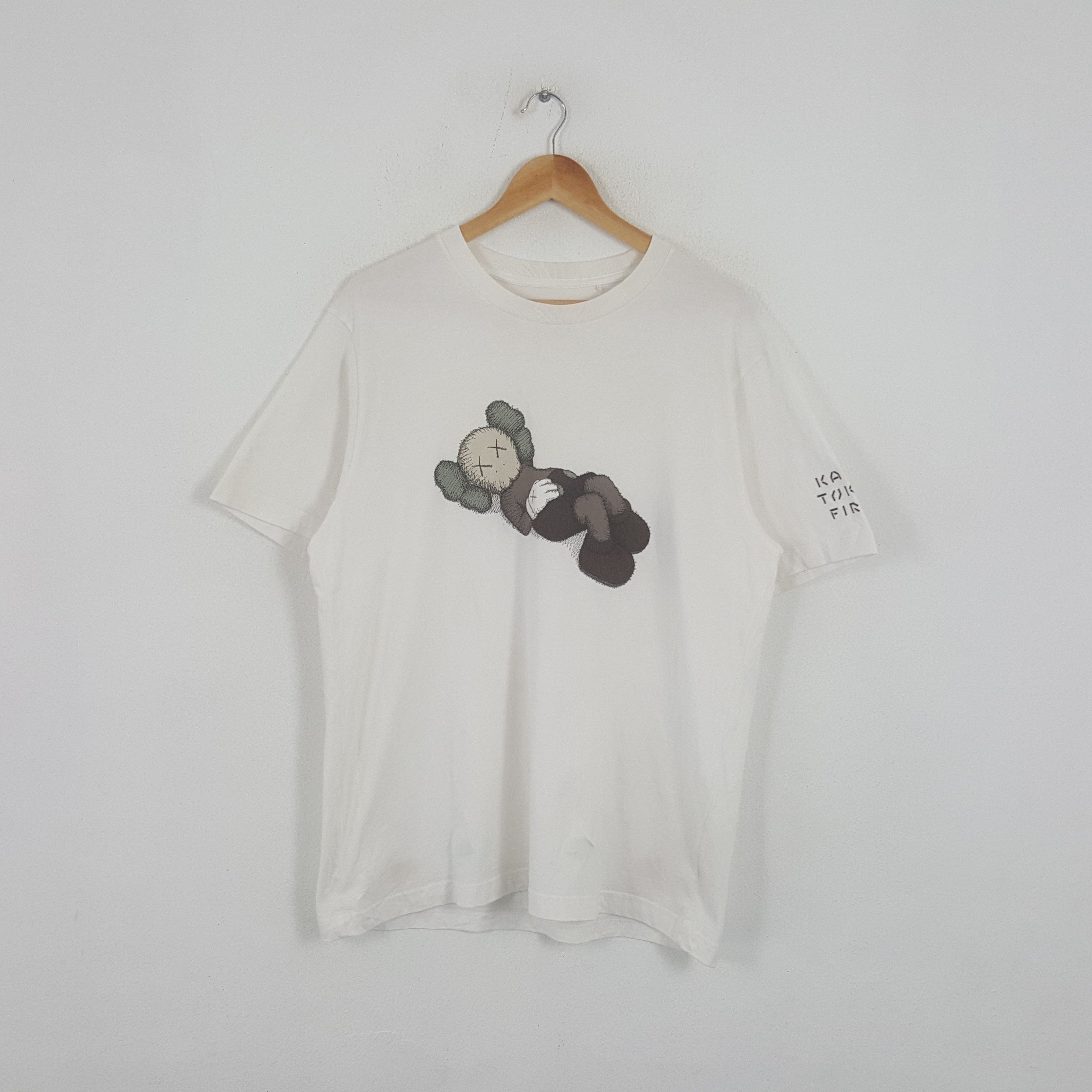 Japanese Brand × Kaws × Vintage Vintage Kaws Tokyo First Japanese Brand Tshirt Size US L / EU 52-54 / 3 - 1 Thumbnail