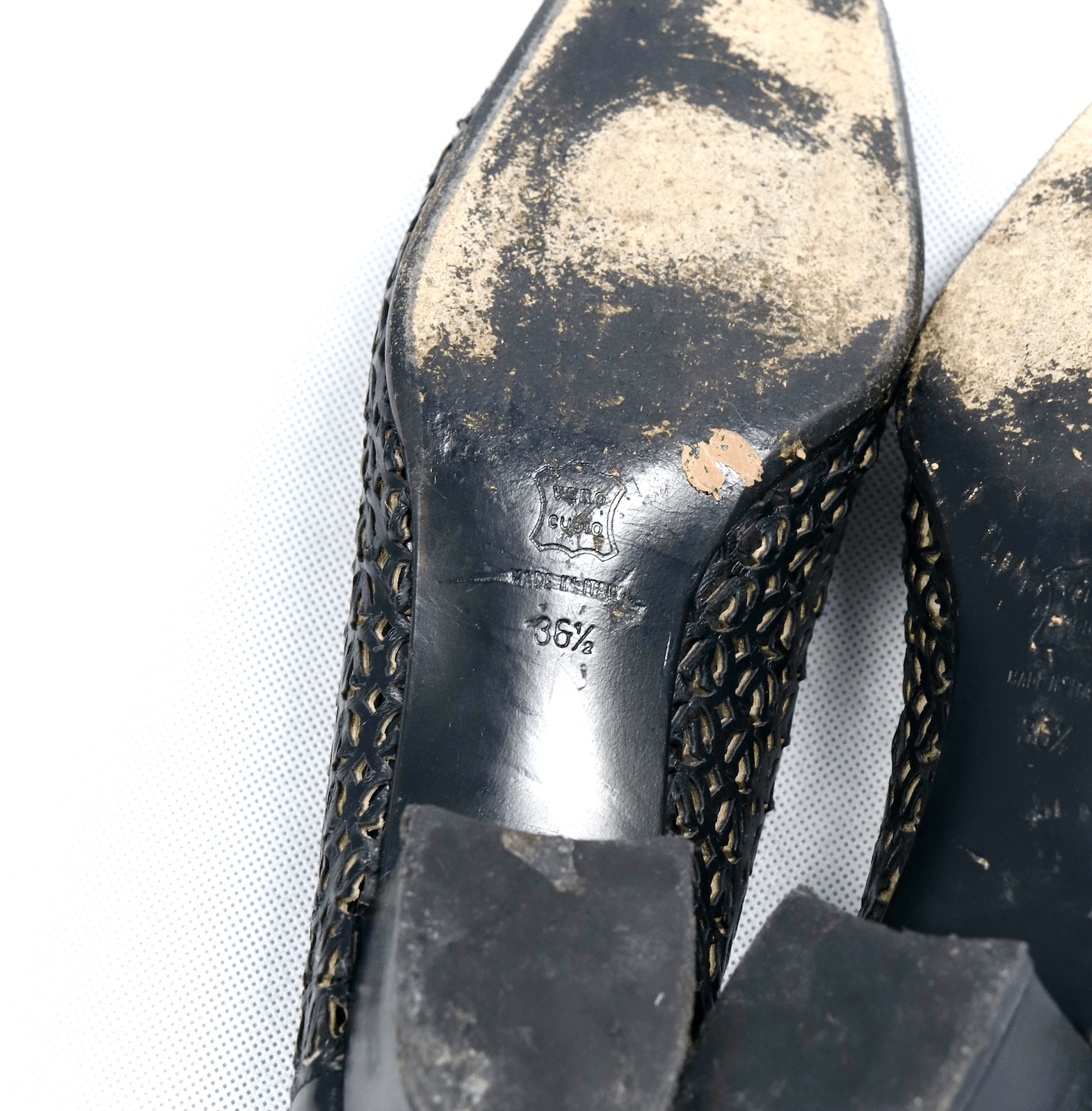 Valentino 2000s Leather Monogram Classic Kitten Heel Shoes Size US 5 / EU 37 - 7 Thumbnail