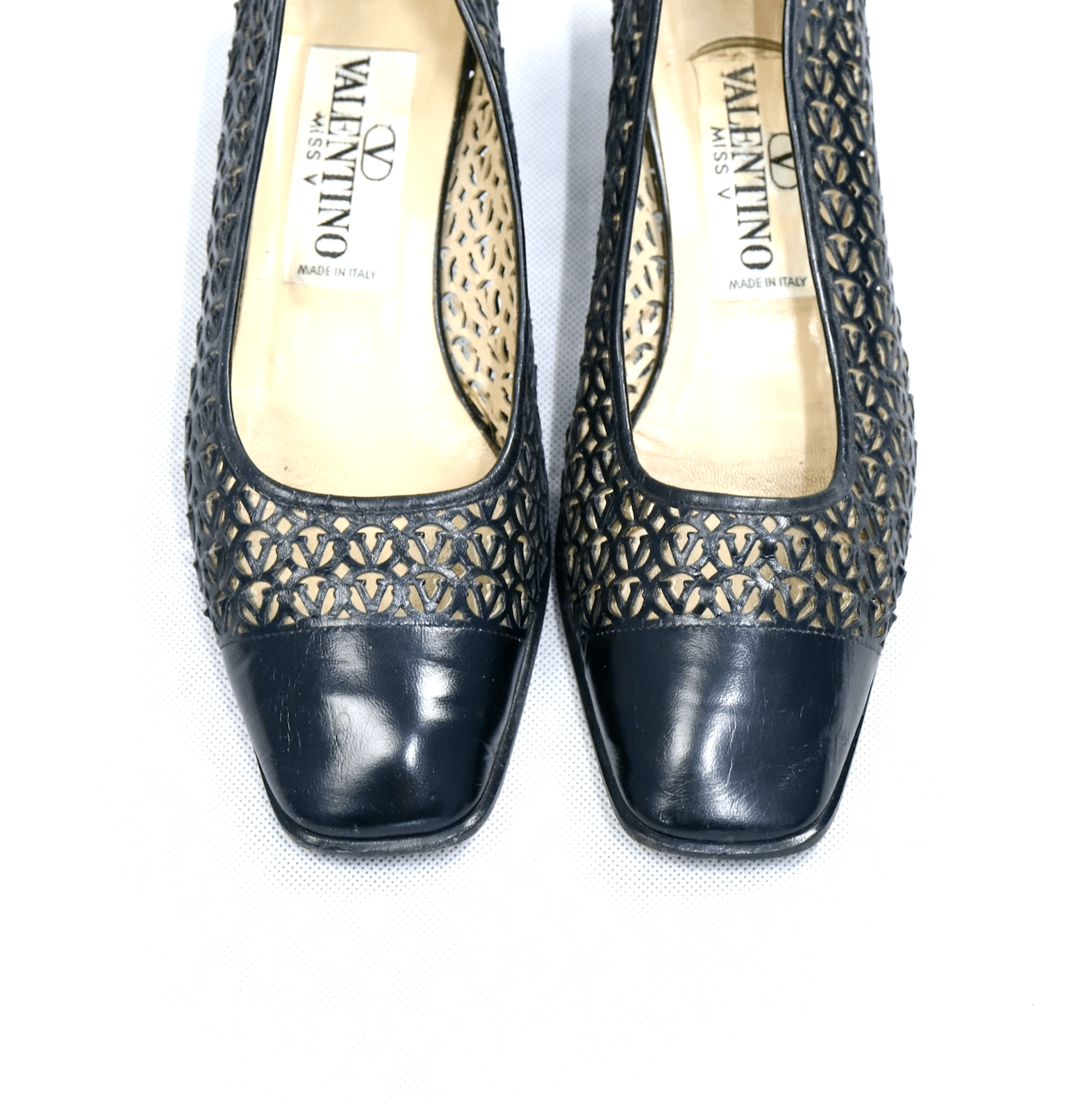 Valentino 2000s Leather Monogram Classic Kitten Heel Shoes Size US 5 / EU 37 - 4 Thumbnail