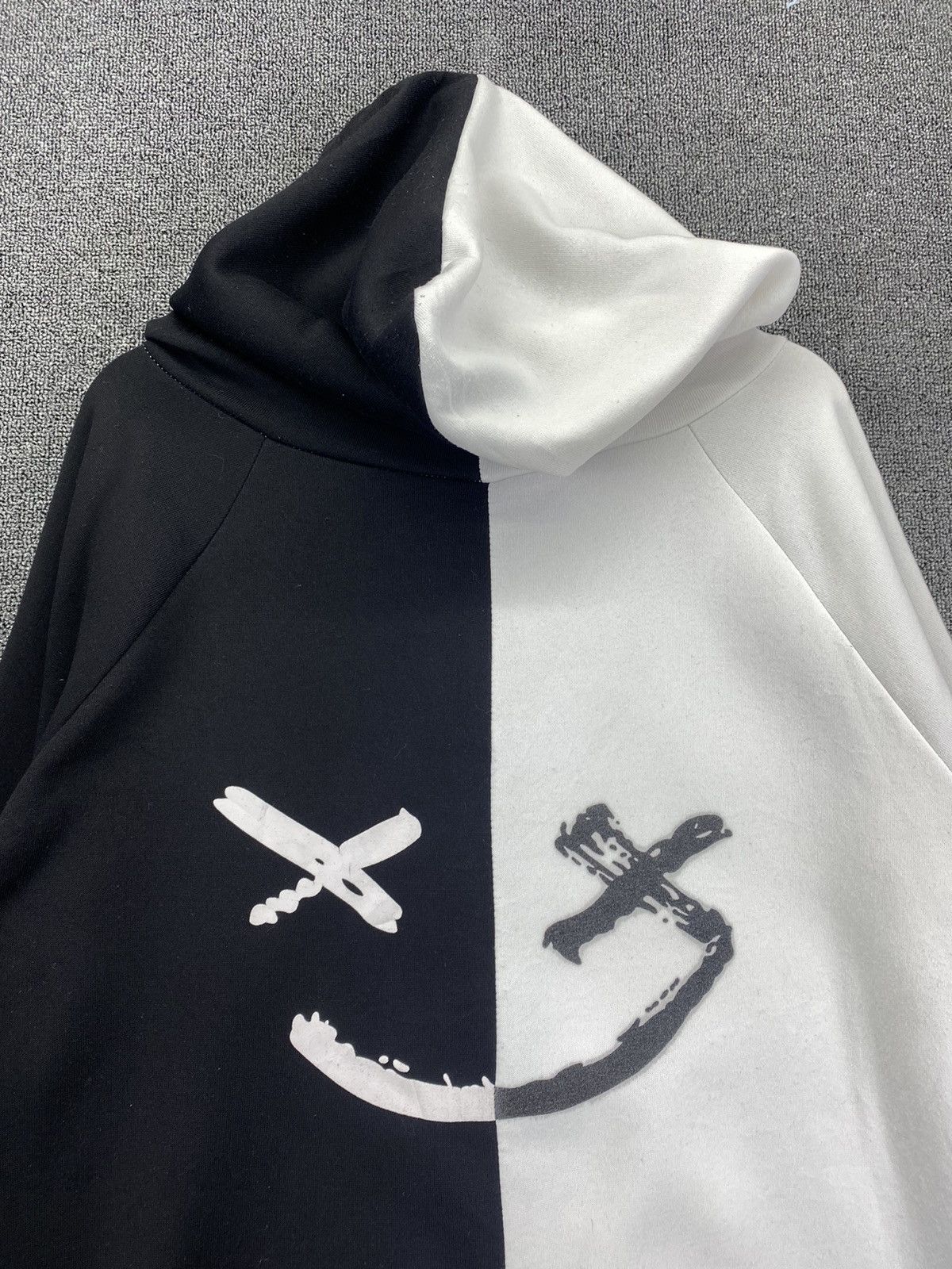 Japanese Brand Vintage Fake Smiley 2 Tones Hoodie Sweatshirt Size US XL / EU 56 / 4 - 6 Thumbnail