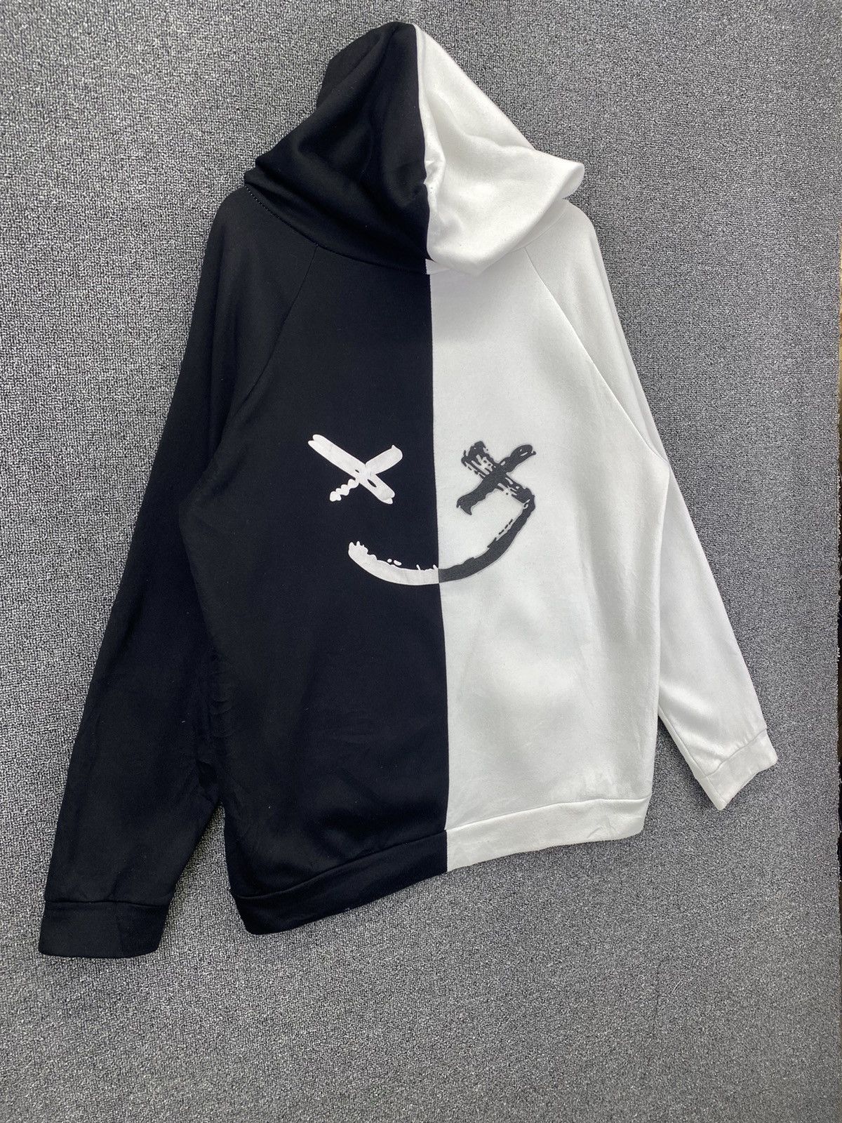 Japanese Brand Vintage Fake Smiley 2 Tones Hoodie Sweatshirt Size US XL / EU 56 / 4 - 3 Thumbnail
